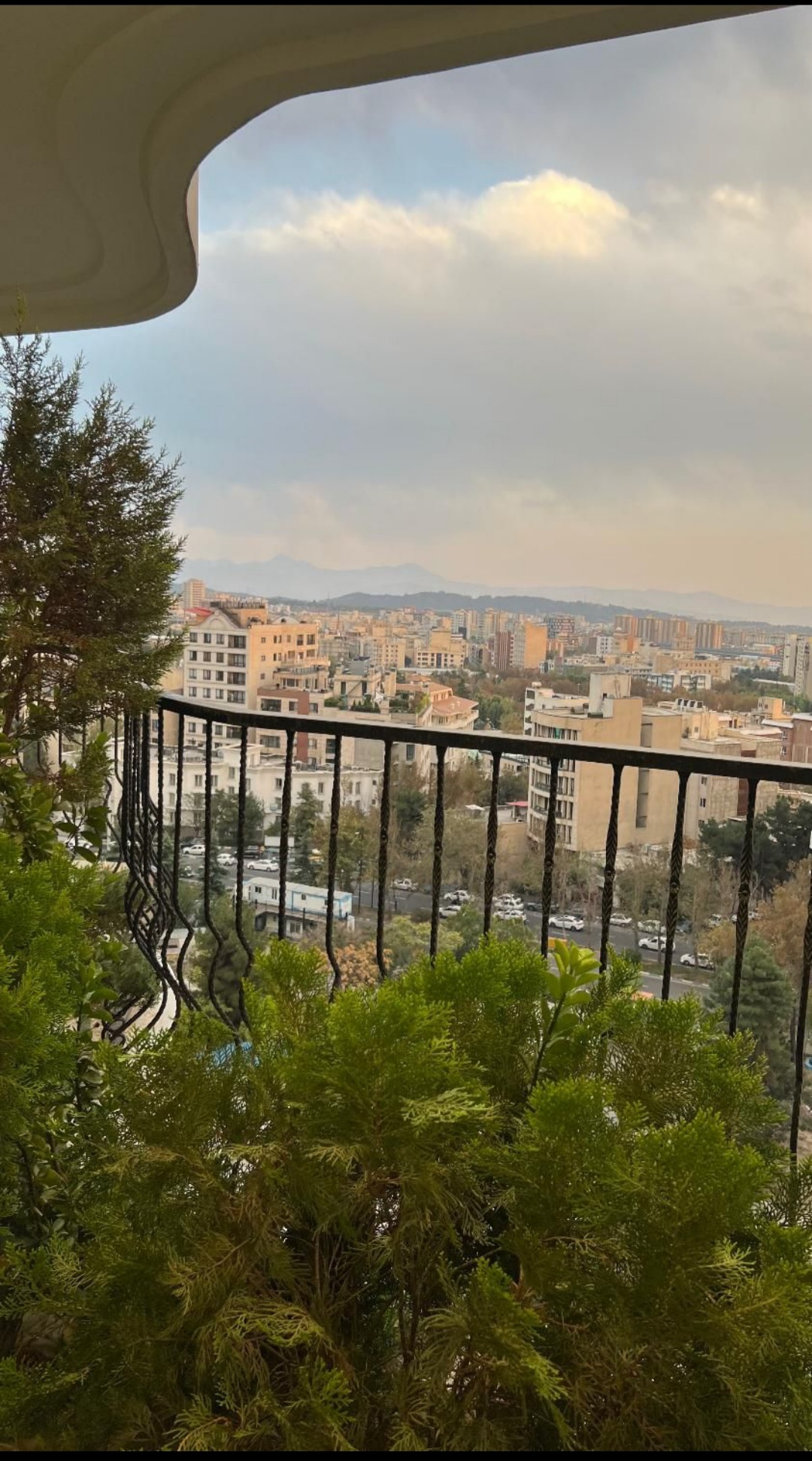فروش آپارتمان سپند لوکیشن عالی دسترسی استخر در روف آپارتمان ویلایی دید و ویو