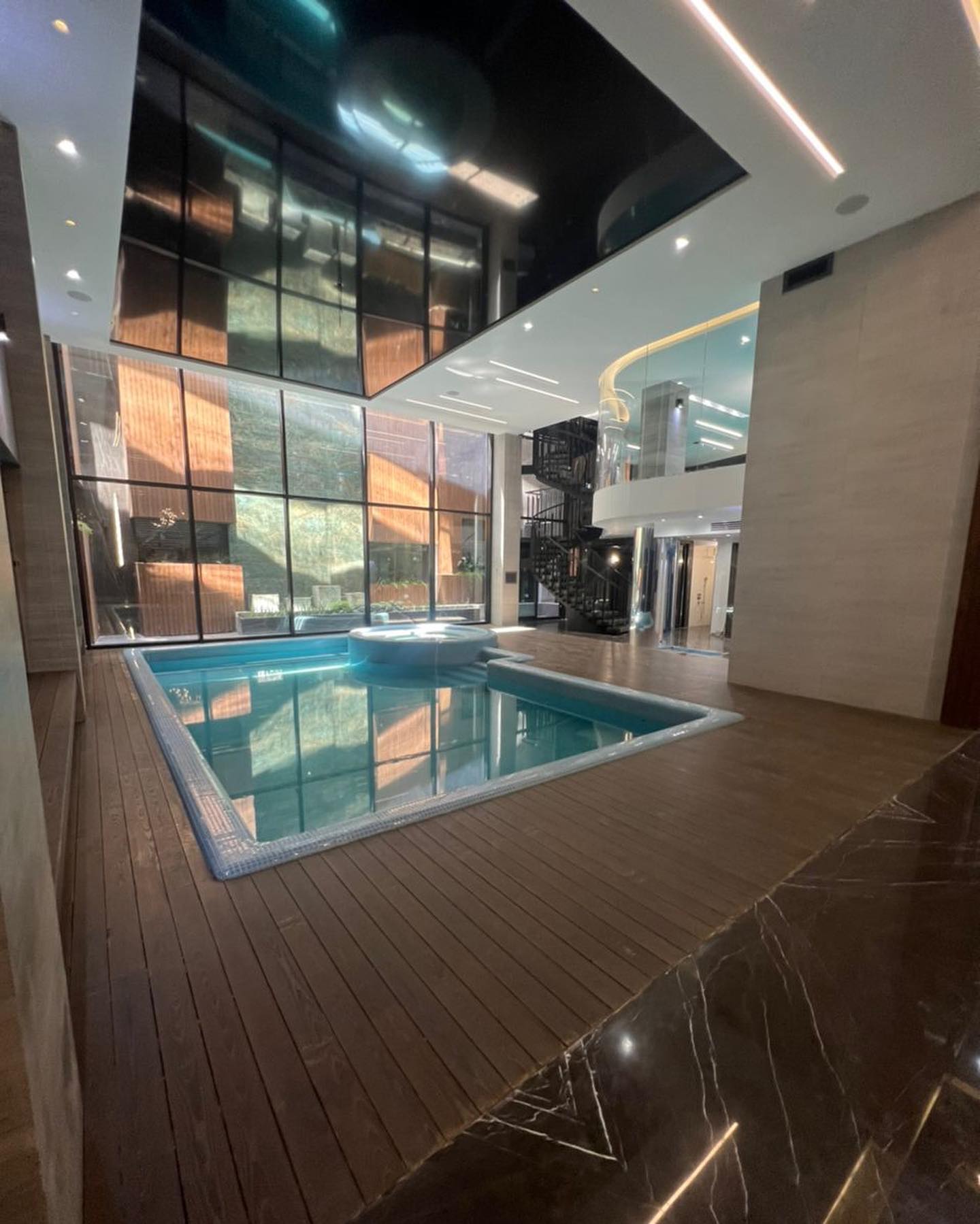 فرمانیه شرقی 270متر 3خواب مستر برج باغ فول مشاعات