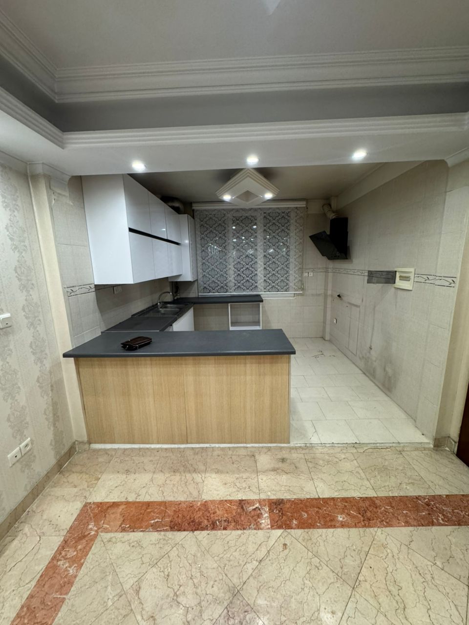 رهن و اجاره اپارتمان 85 متری 2 خوابه فول امکانات