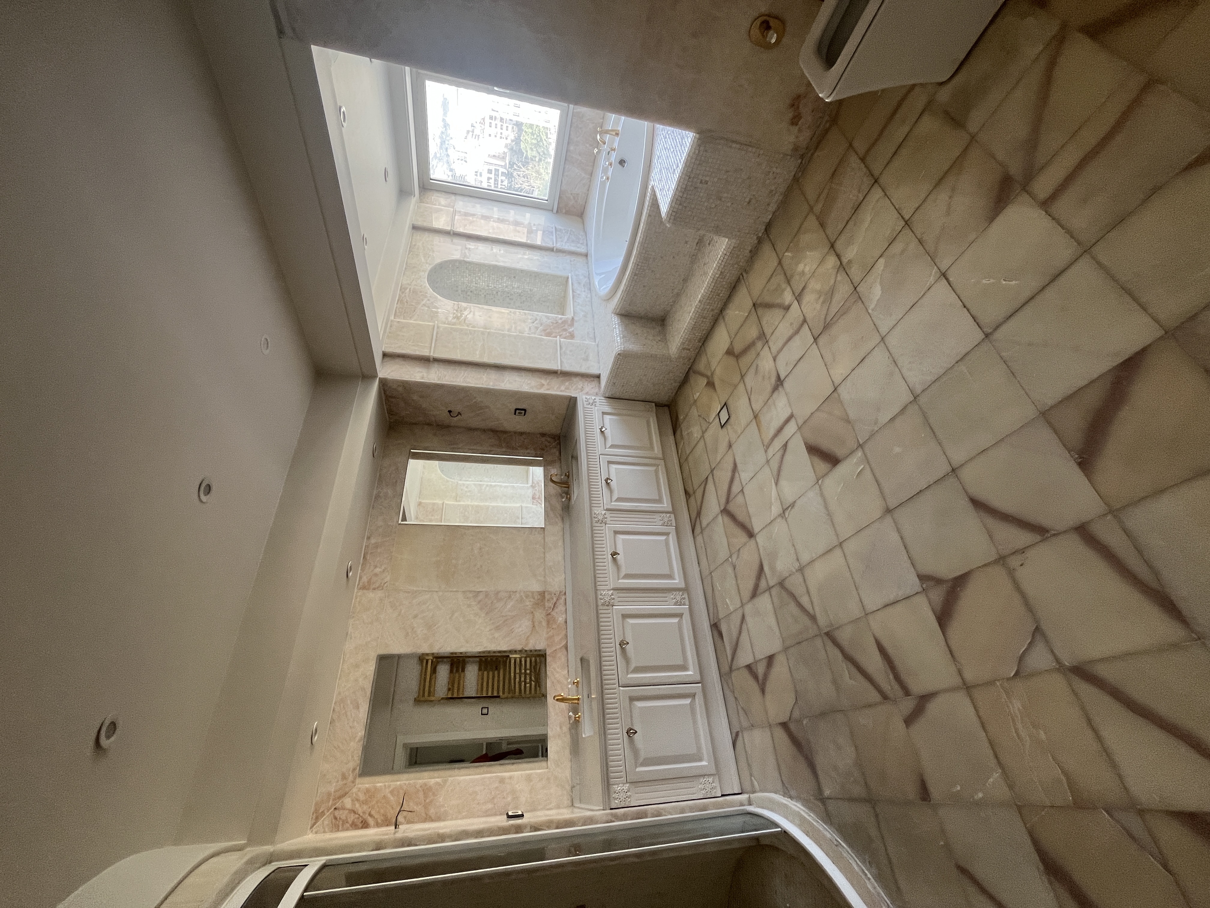 700 متر پنت 5 خواب / فول مشاعات / تاپ لوکیشن