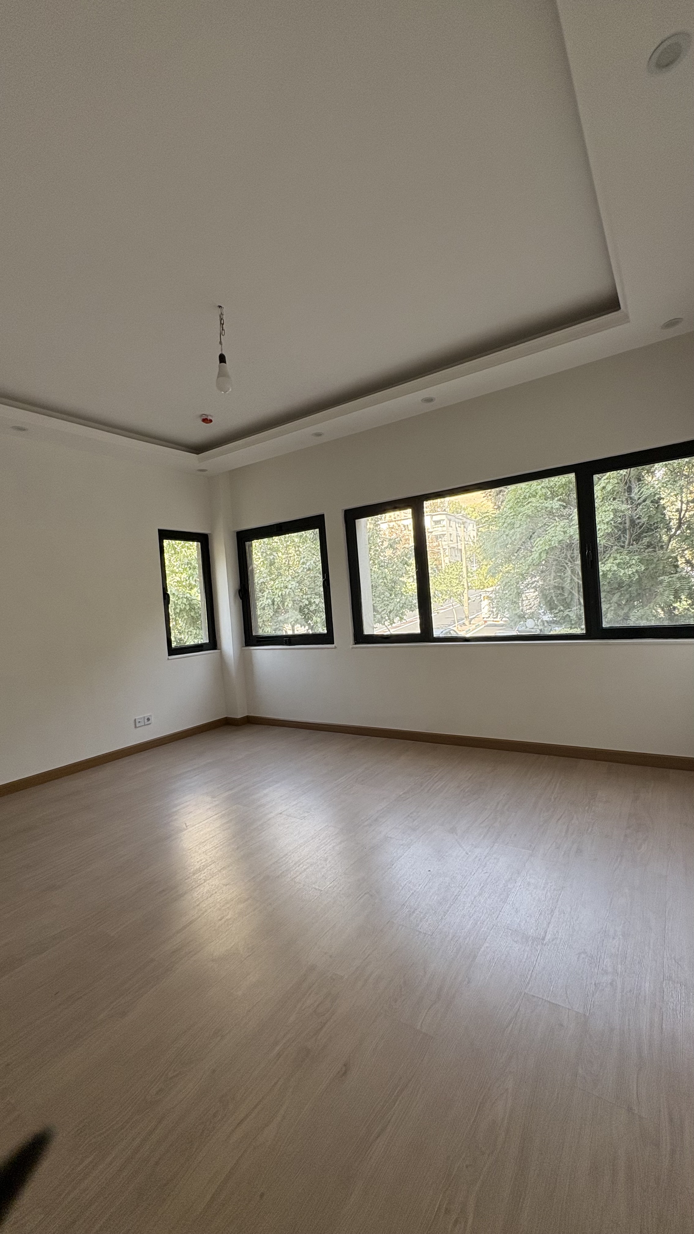 فروش اپارتمان /250 متر/4خواب/برج باغ/آجودانیه