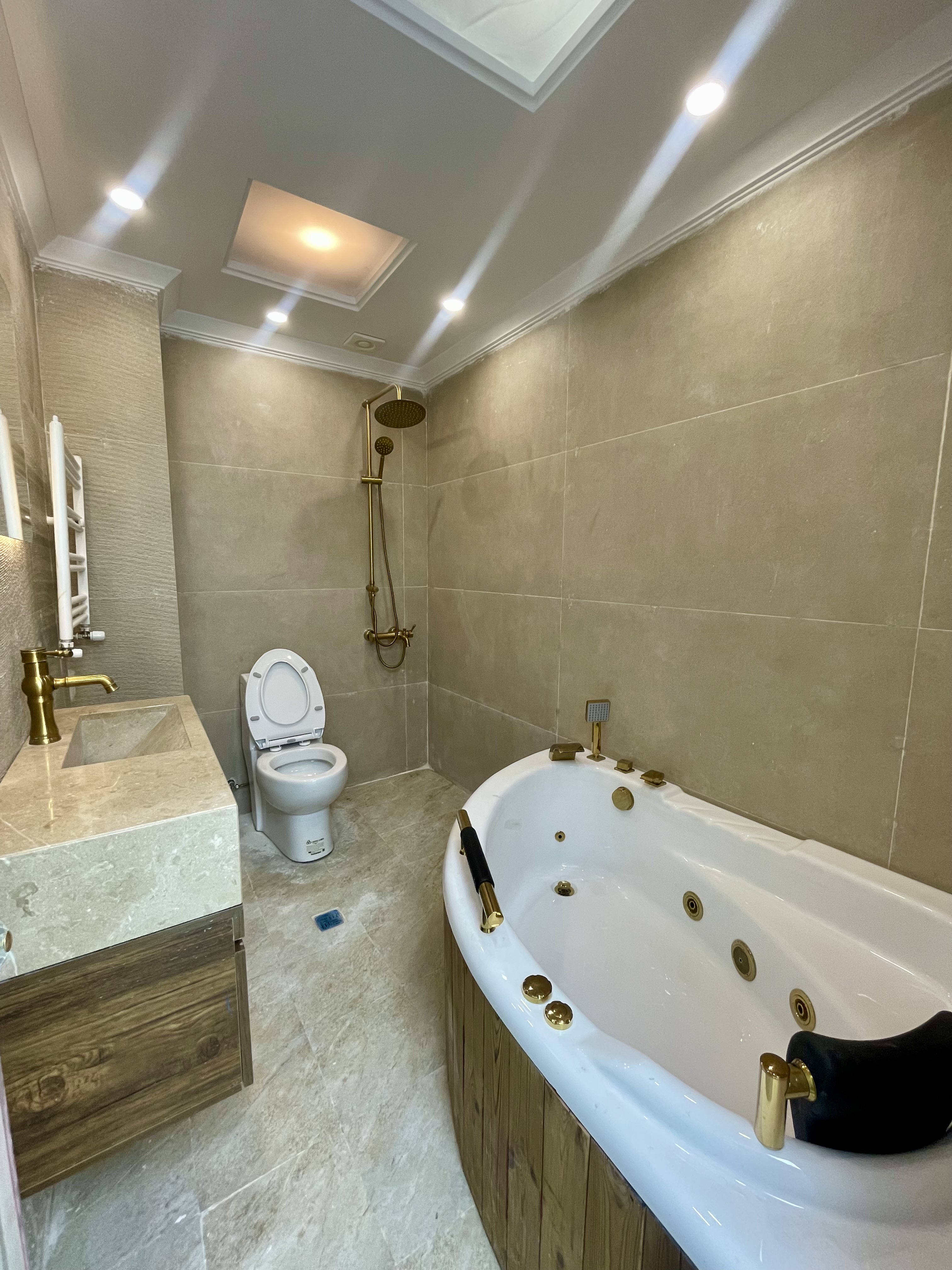 اجاره آپارتمان 175 متر آجودانیه تاپ لوکیشن