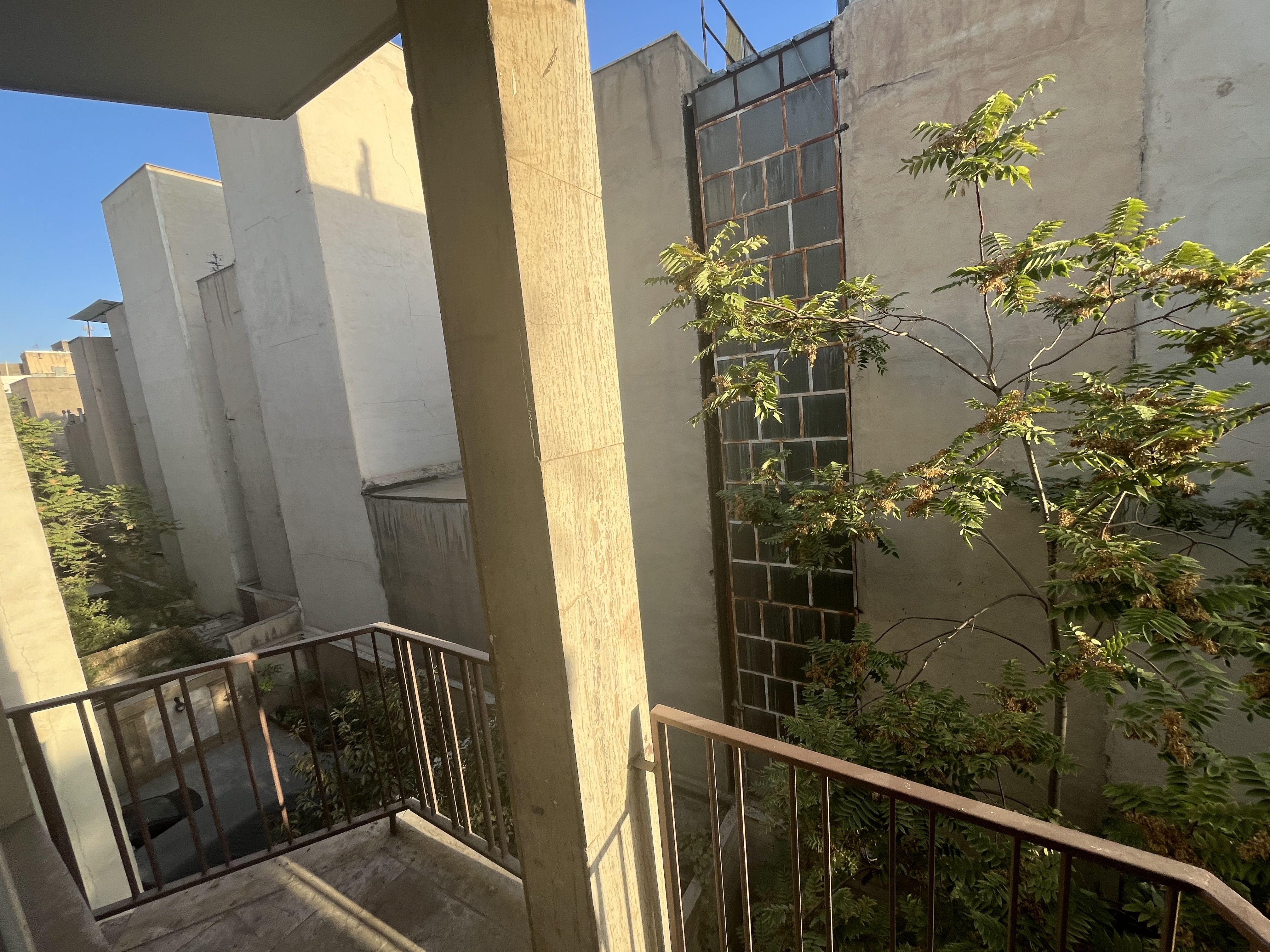 اجاره آپارتمان ، 65 متری ، 2 خواب ، میدان 18