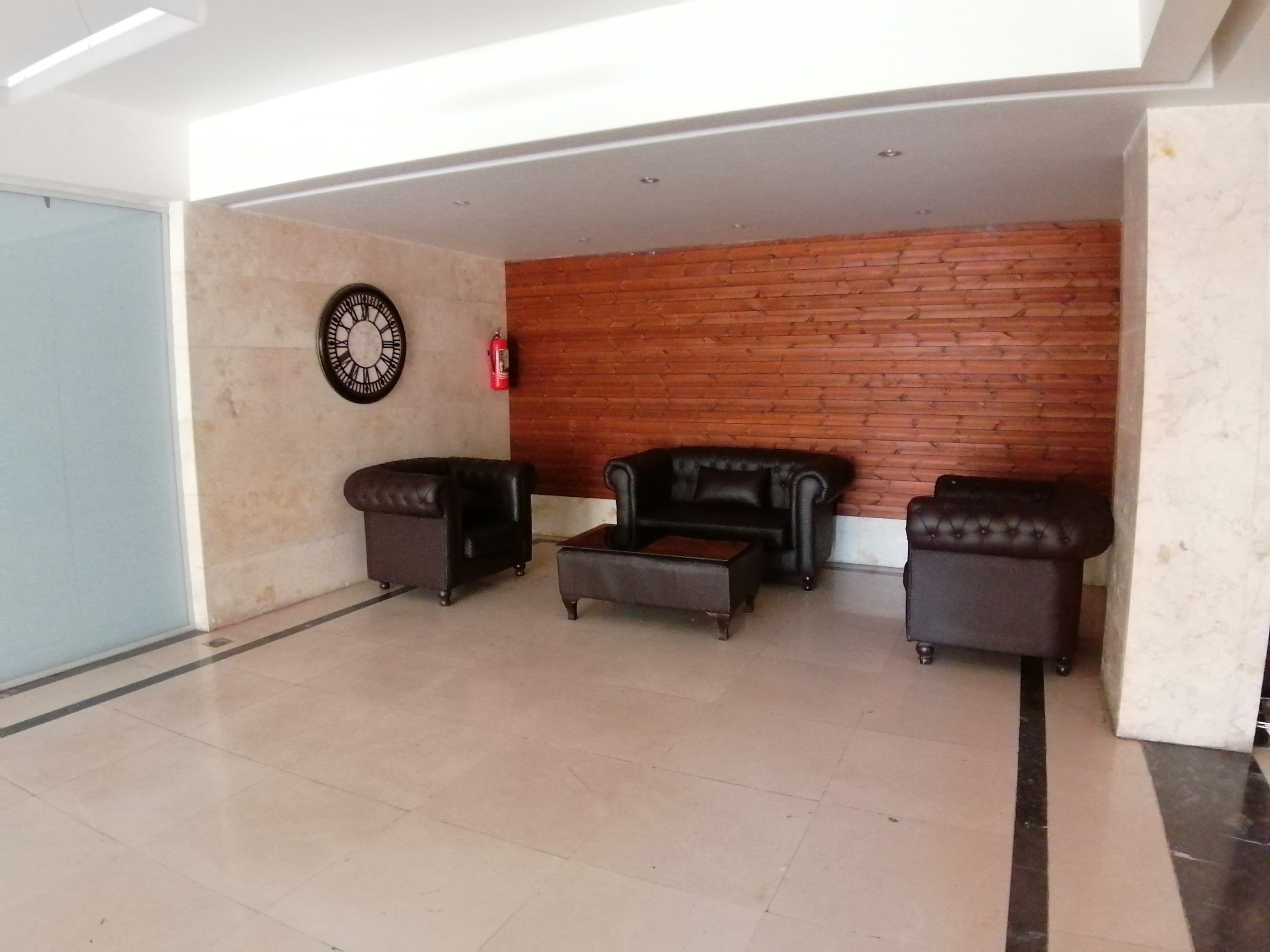 فروش آپارتمان 98 متر اندرزگو ورودی لابی مبله