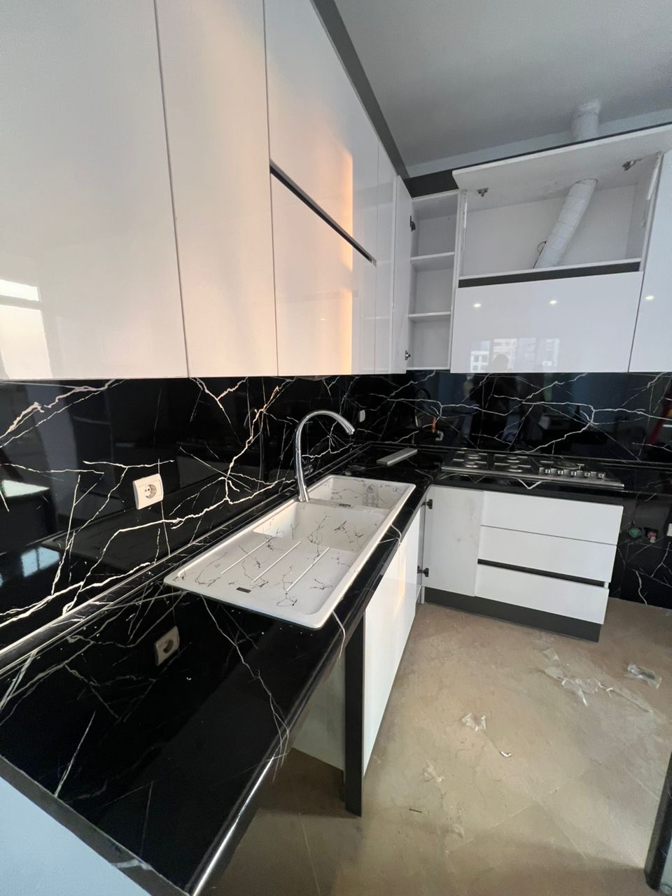 اجاره آپارتمان 130 متر نیاوران برجی بسیار فاخر و درخور