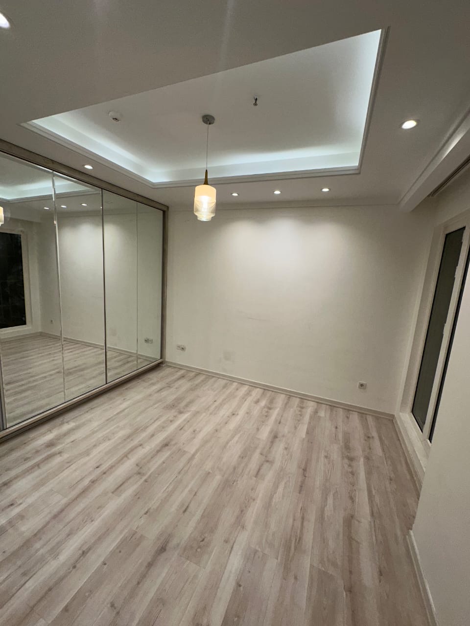 فروش آپارتمان 130 متر جهانتاب تاپ لوکیشن
