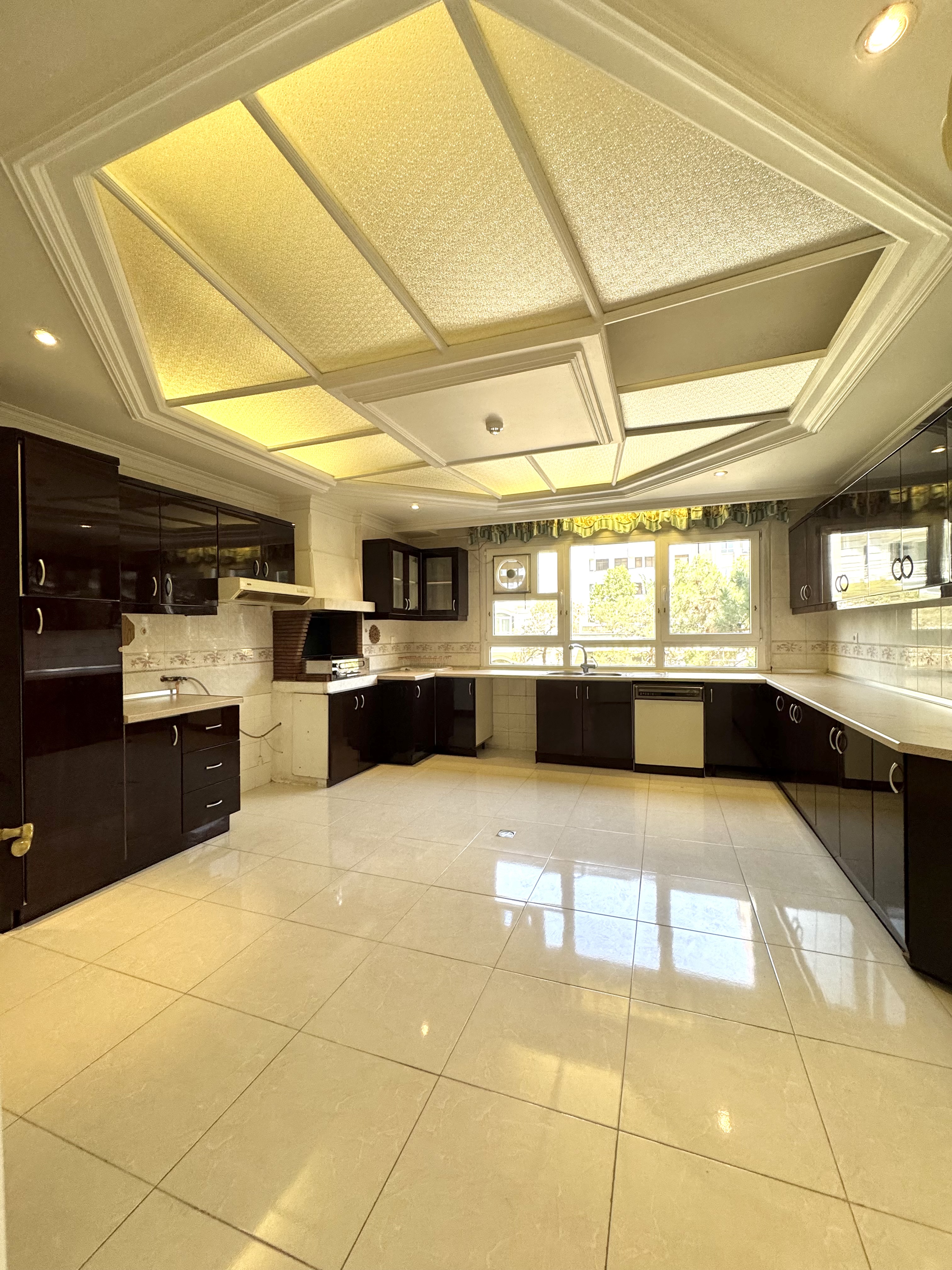 اجاره 275 مترگلستان شمالی سه خواب برج