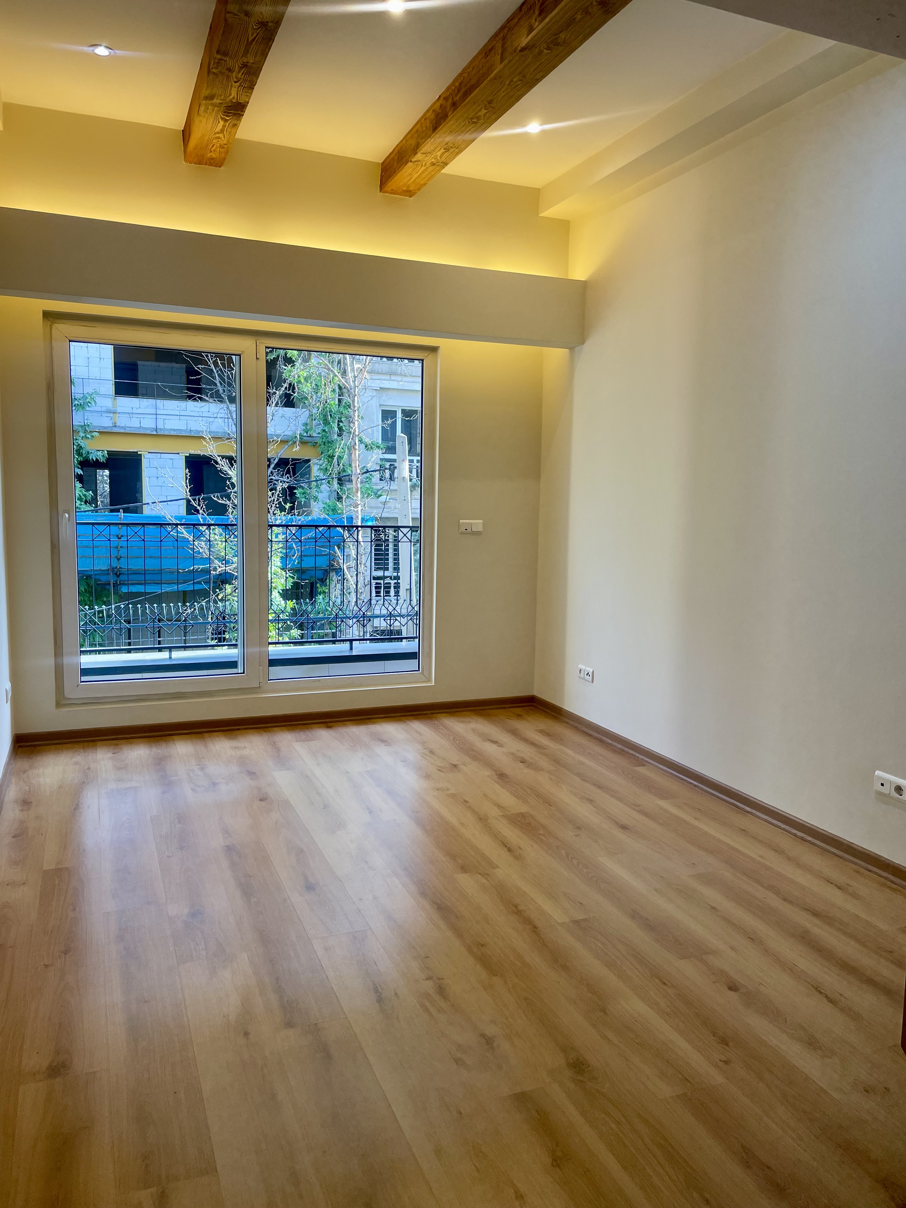 اجاره آپارتمان 130 متر آجودانیه تاپ لوکیشن