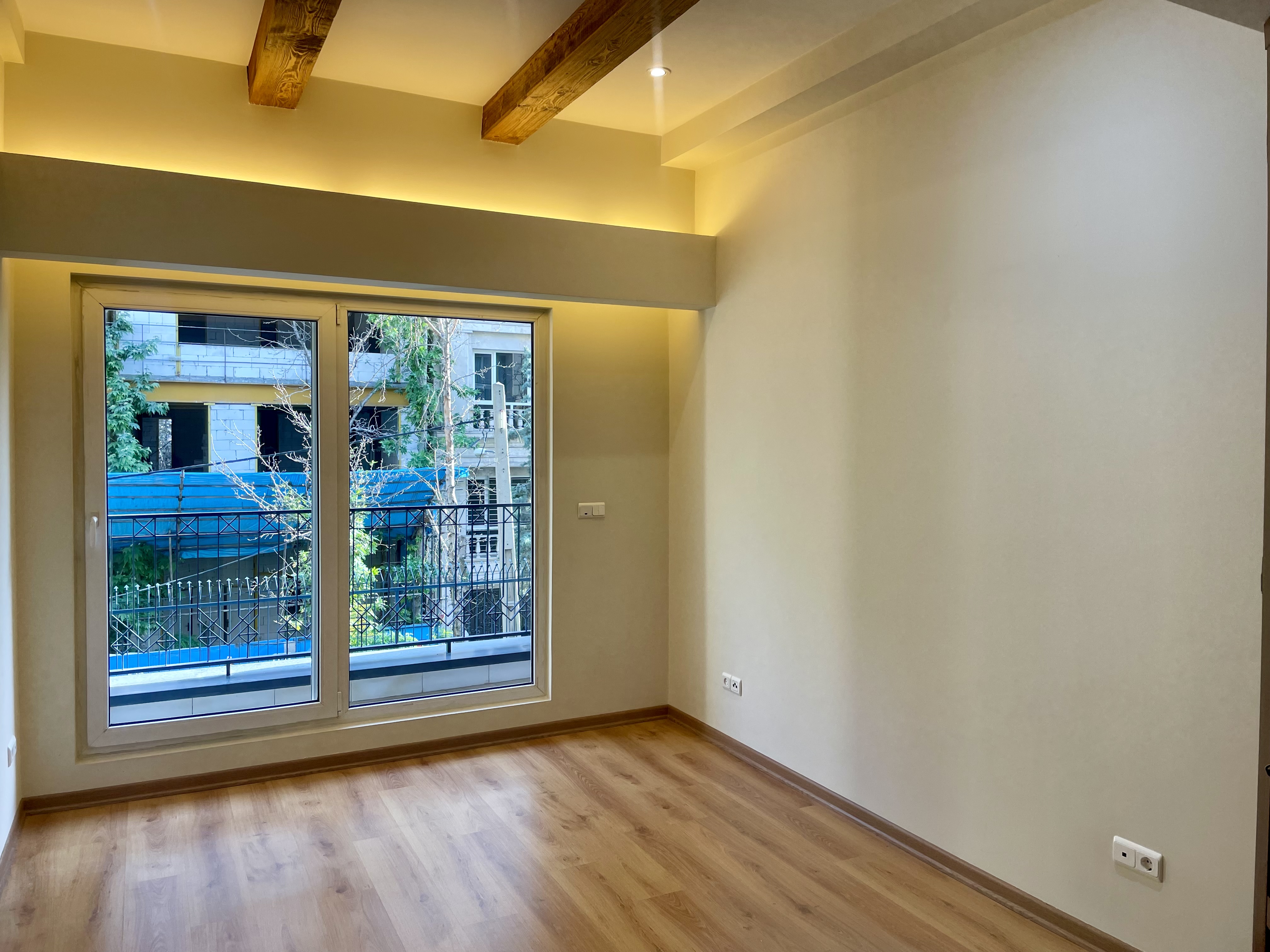 اجاره آپارتمان 130 متر آجودانیه تاپ لوکیشن