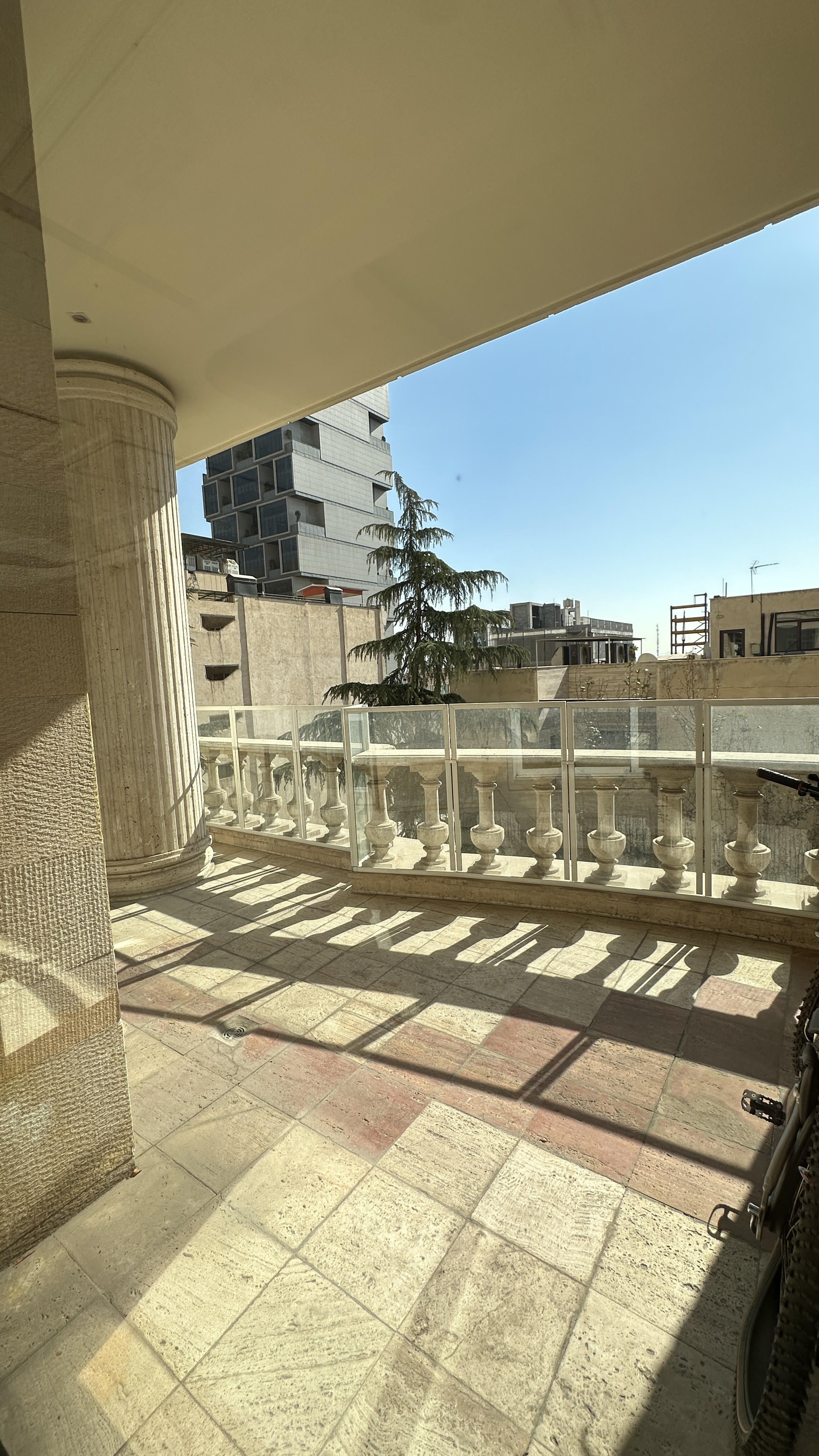 اجاره آپارتمان 330متر‌ فرمانیه شرقی