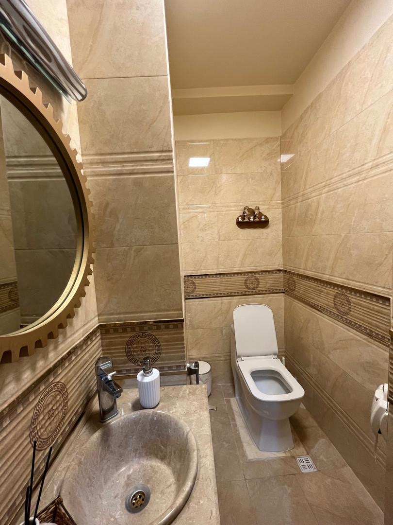 فروش 150 متر آپارتمان دیباجی جنوبی غرق نور حیاط