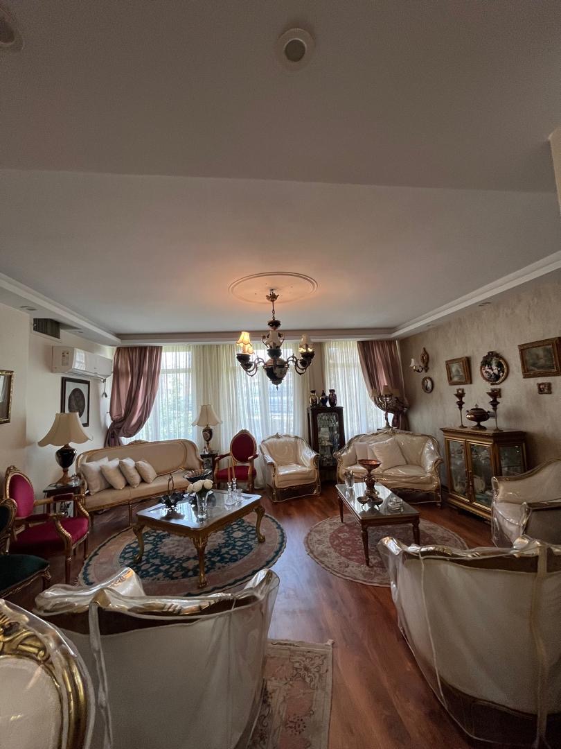 فروش 150 متر آپارتمان دیباجی جنوبی غرق نور حیاط