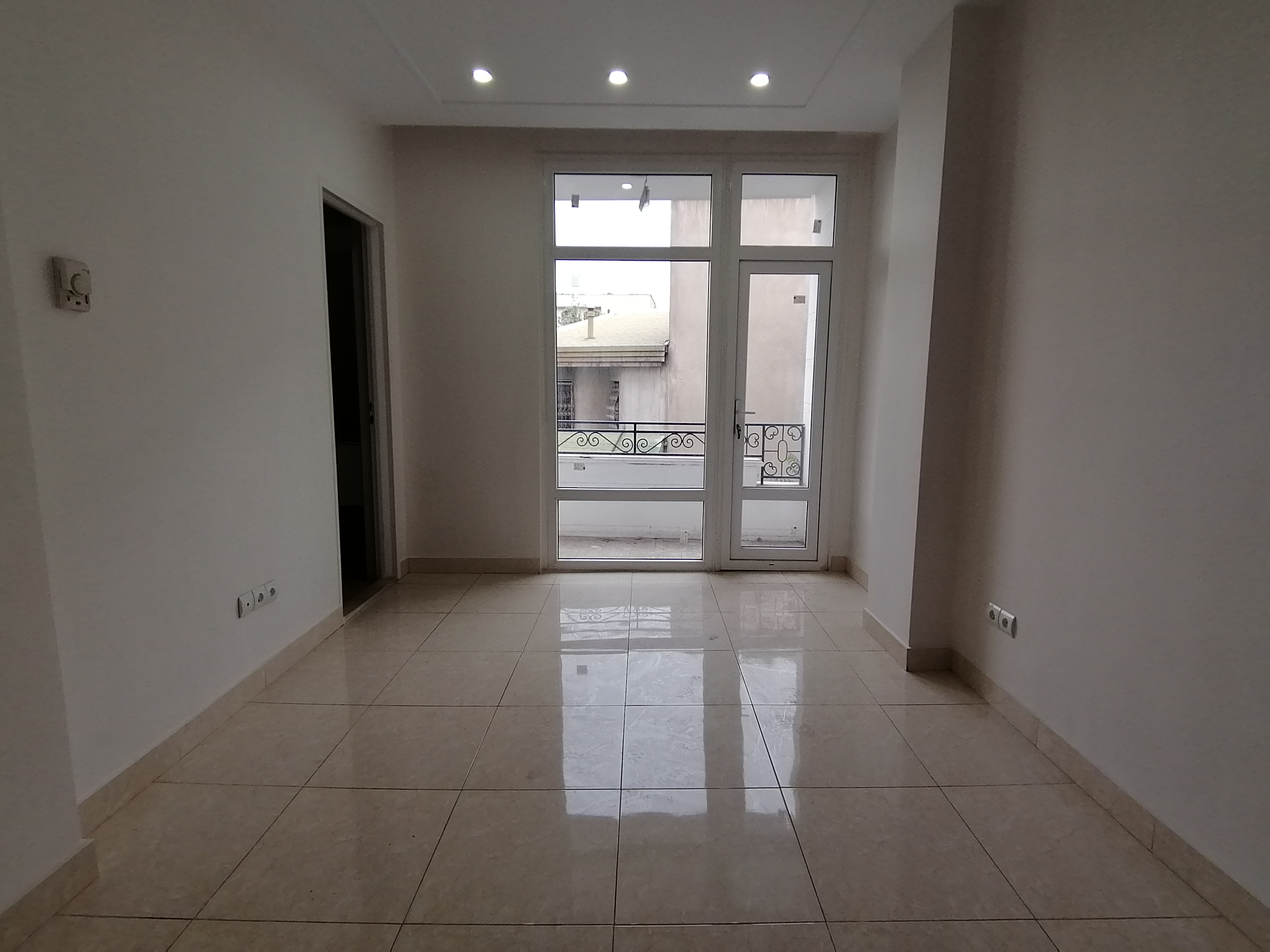 فروش آپارتمان 135متر اندرزگو 2خواب فول مشاعات