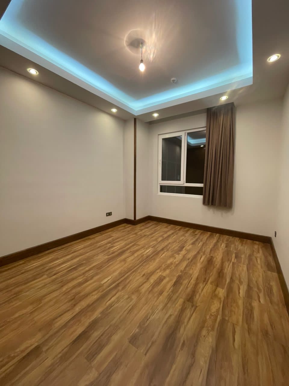 فروش آپارتمان 200 متر فرمانیه شرقی فول مشاعات