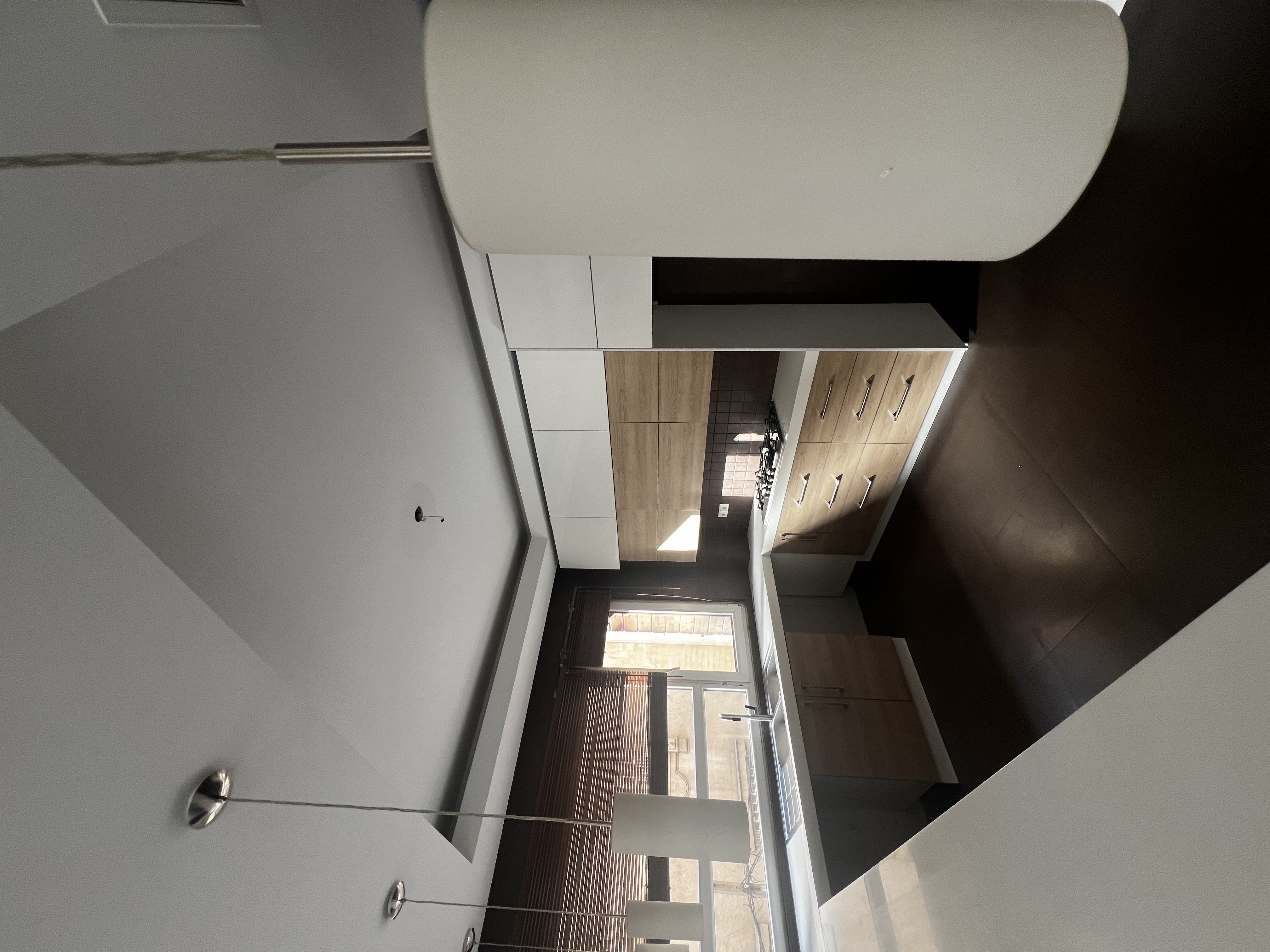 فروش 150 متر آپارتمان اختیاریه غرق نور حیاط