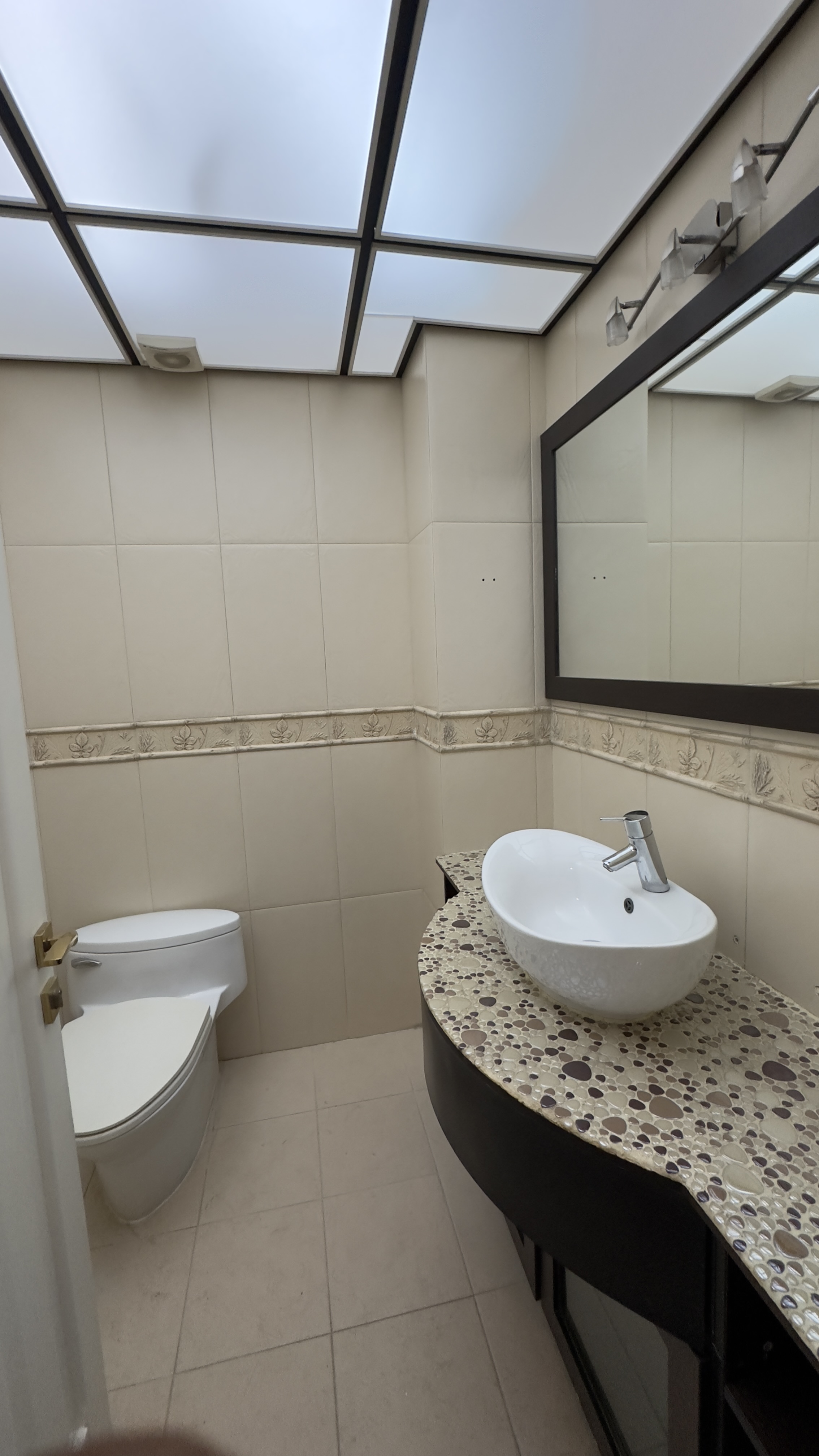 اجاره آپارتمان 305متر‌ سمبل 4 خواب‌مستر