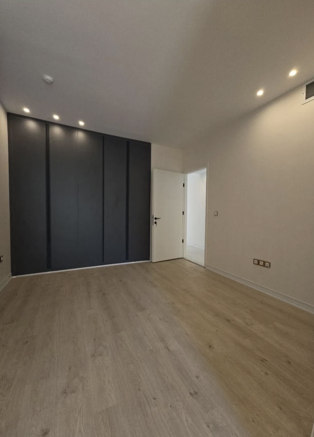 فروش آپارتمان 95مت منظریه ی  تاپ‌لوکیشن‌ کلید‌نخورده
