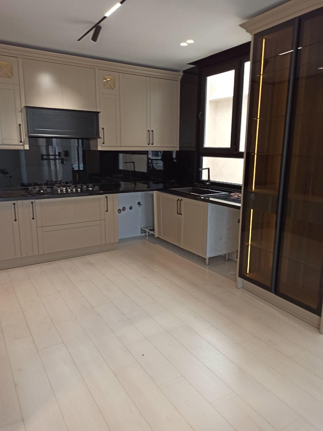 فروش آپارتمان100 متر 2  دیباجی جنوبی تاپ لوکیشن