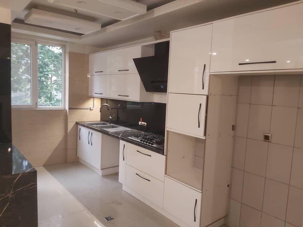 فروش آپارتمان 150 متر آپارتمان غرق در نور مستقیم