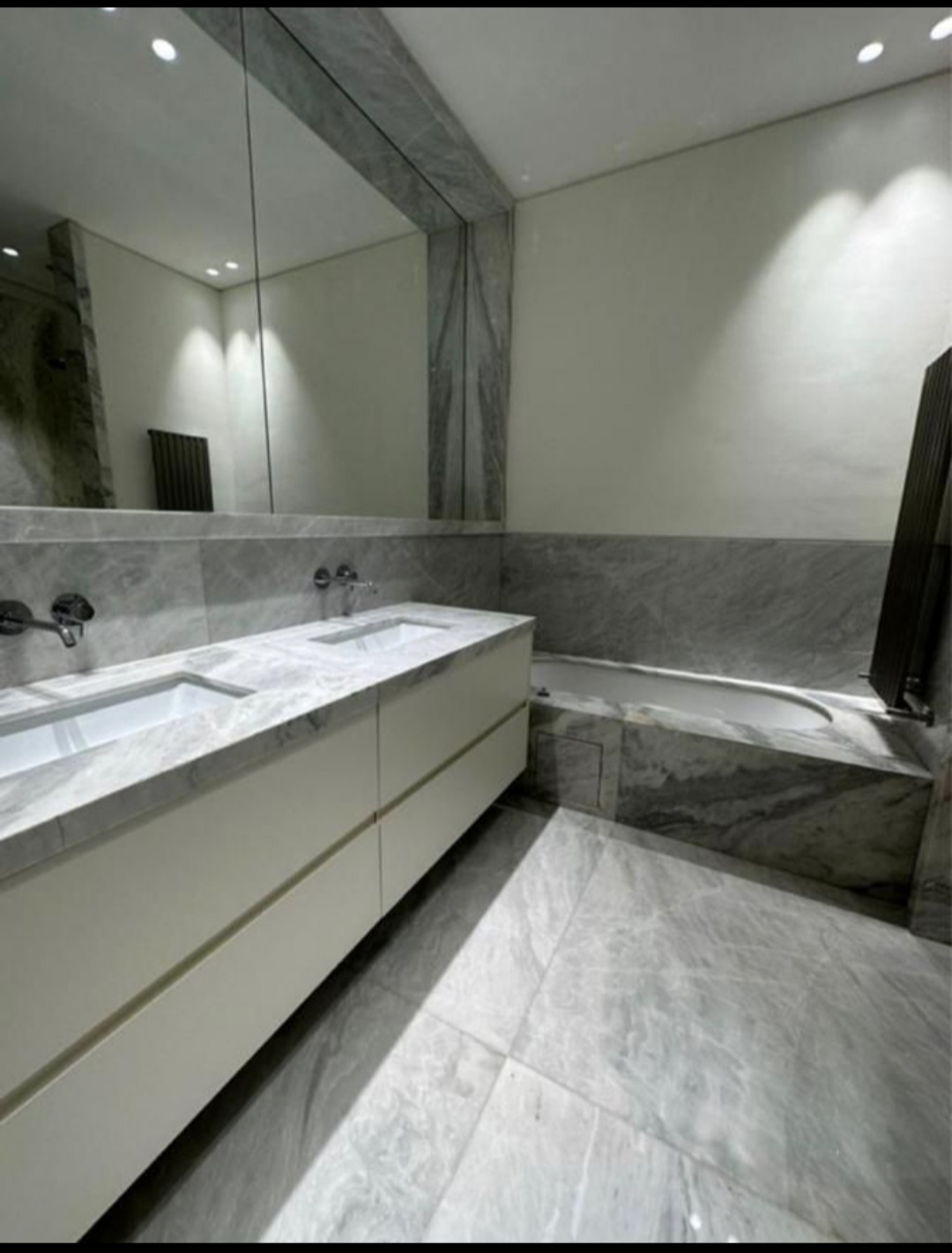 نیاوران برجباغ ابر لاکچری 256 مدرن لوکیشن اول ویو 42 متر تراس