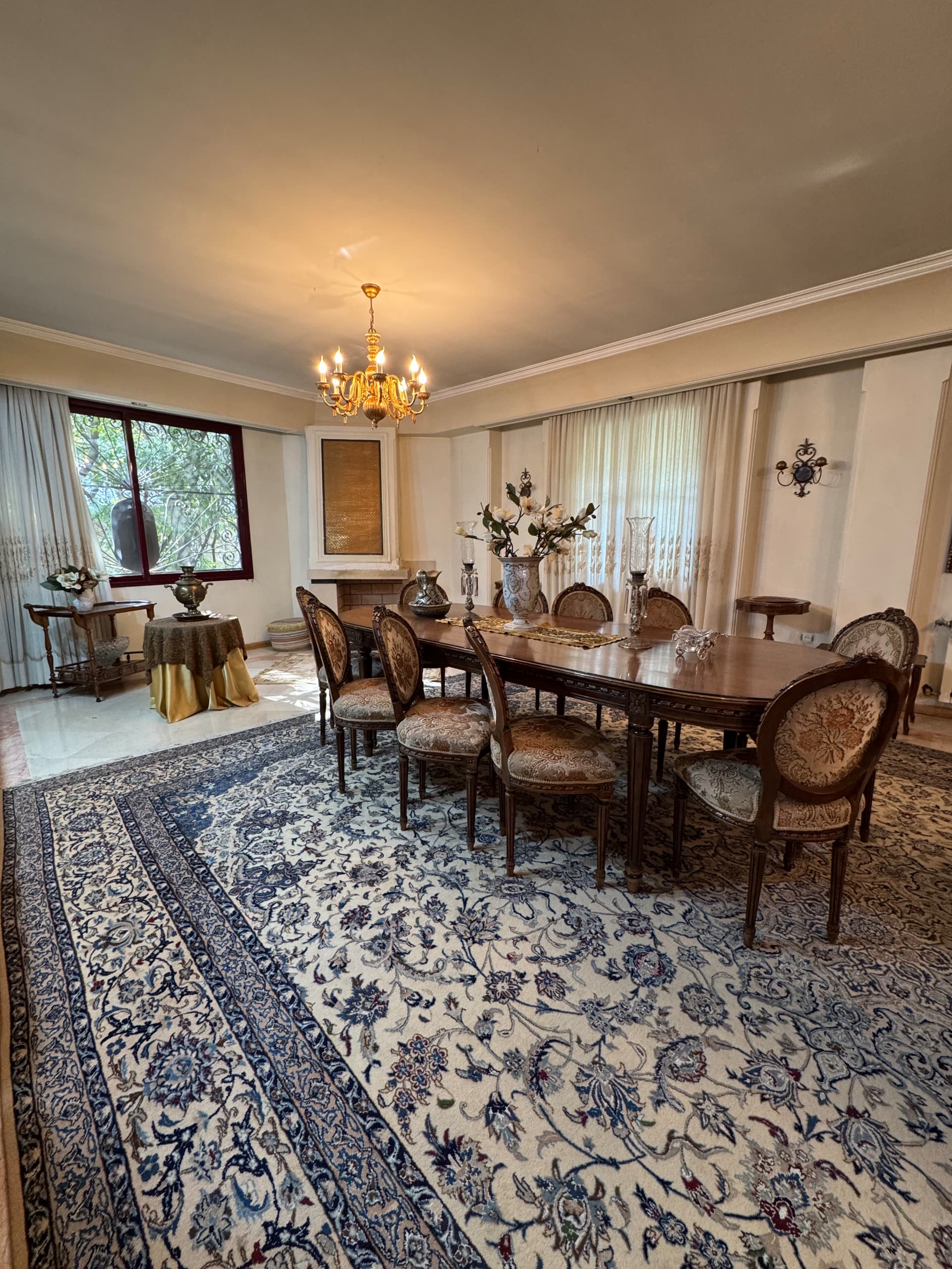 فروش آپارتمان در نیاوران 200متر تاپ لوکیشن گلسنگ