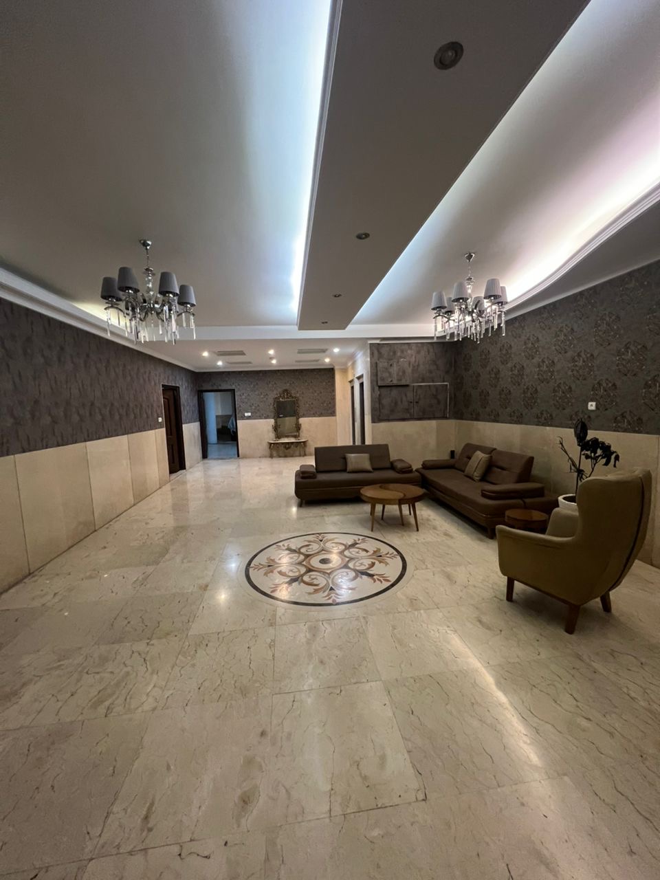 اجاره آپارتمان 130 متر نیاوران برجی بسیار فاخر و درخور