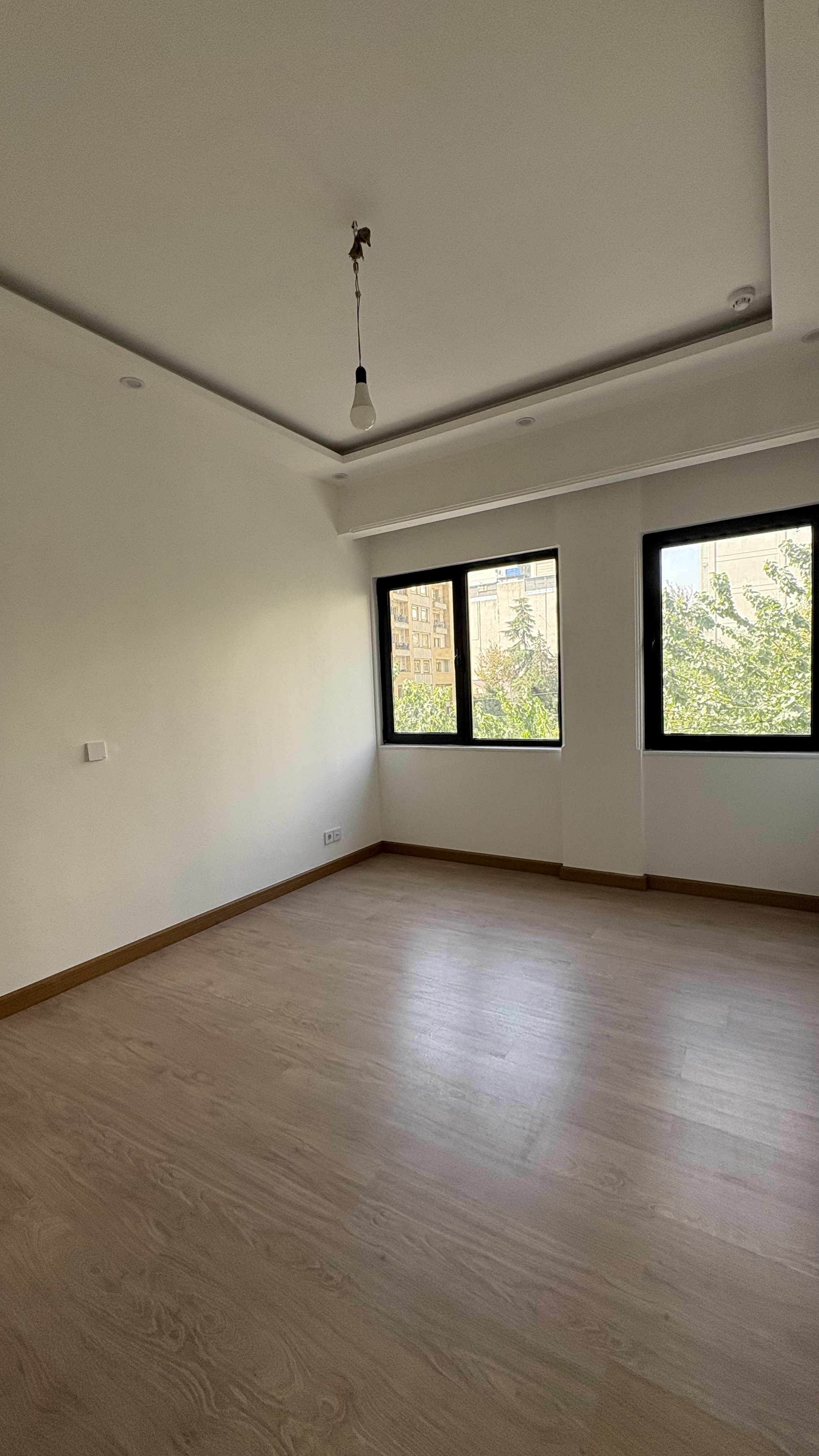 فروش اپارتمان /250 متر/4خواب/برج باغ/آجودانیه