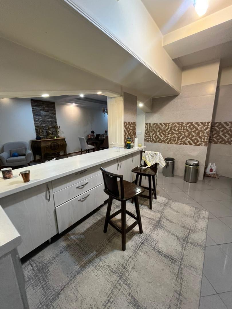 فروش 115 متر دیباجی غرق نور مستقیم از حیاط