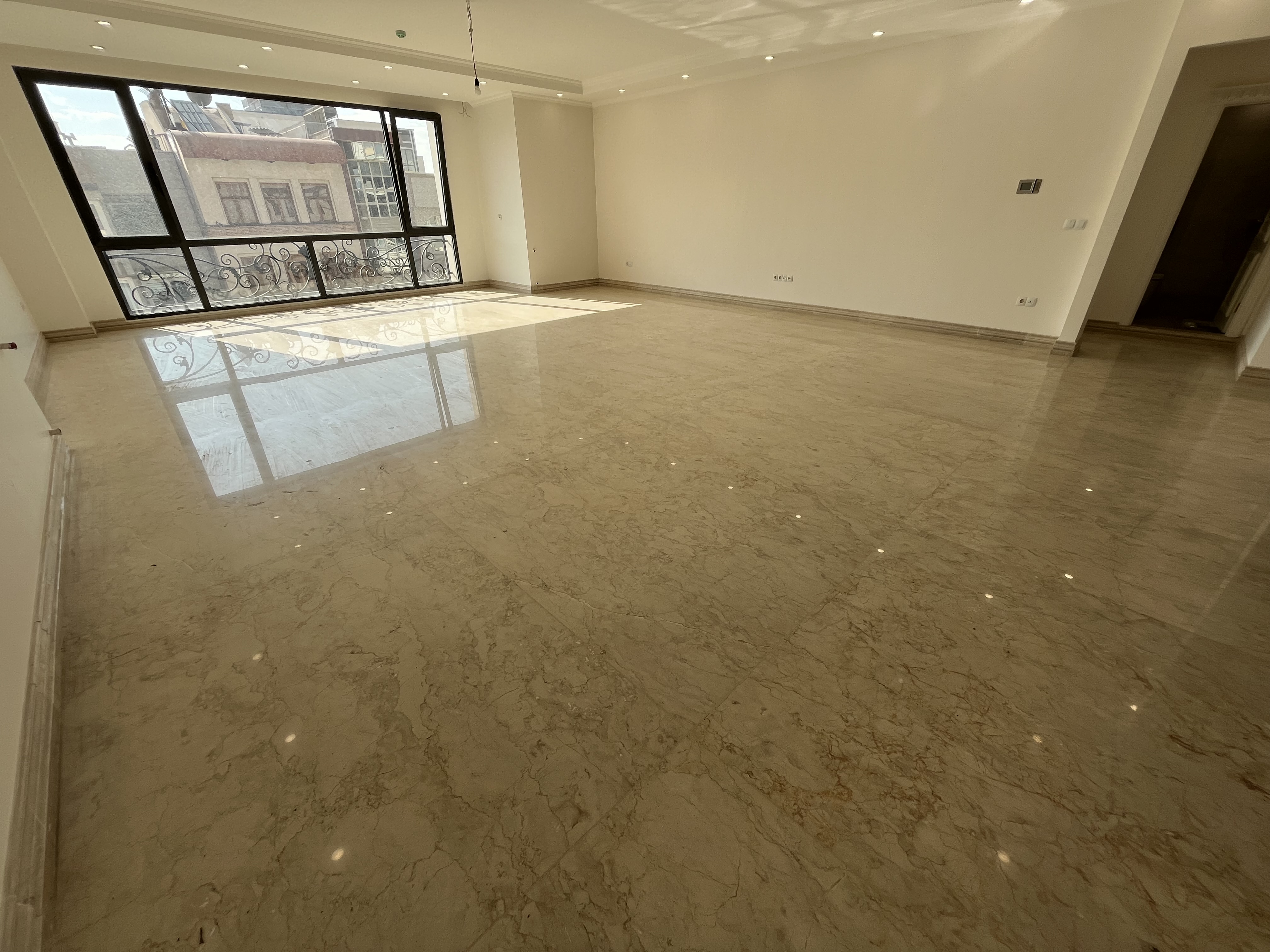 فروش آپارتمان 155 متر جهانتاب سه خواب فول مشاعات