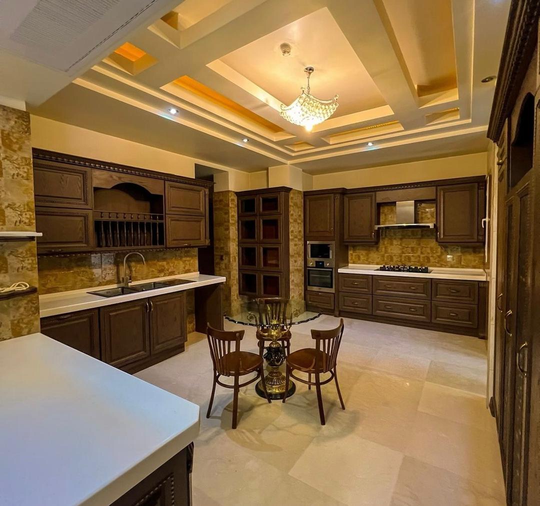 اپارتمان 200متری تاپ لوکیشن فول مشاعات
