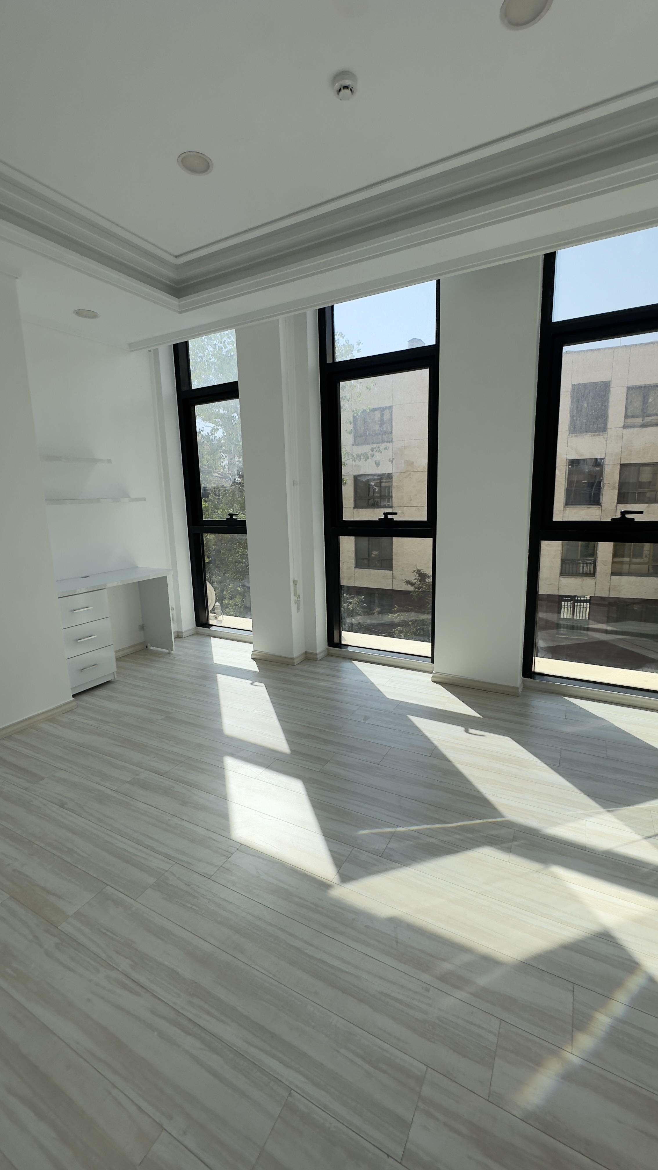 اجاره آپارتمان 270متر مرجان 3 خواب مستر‌