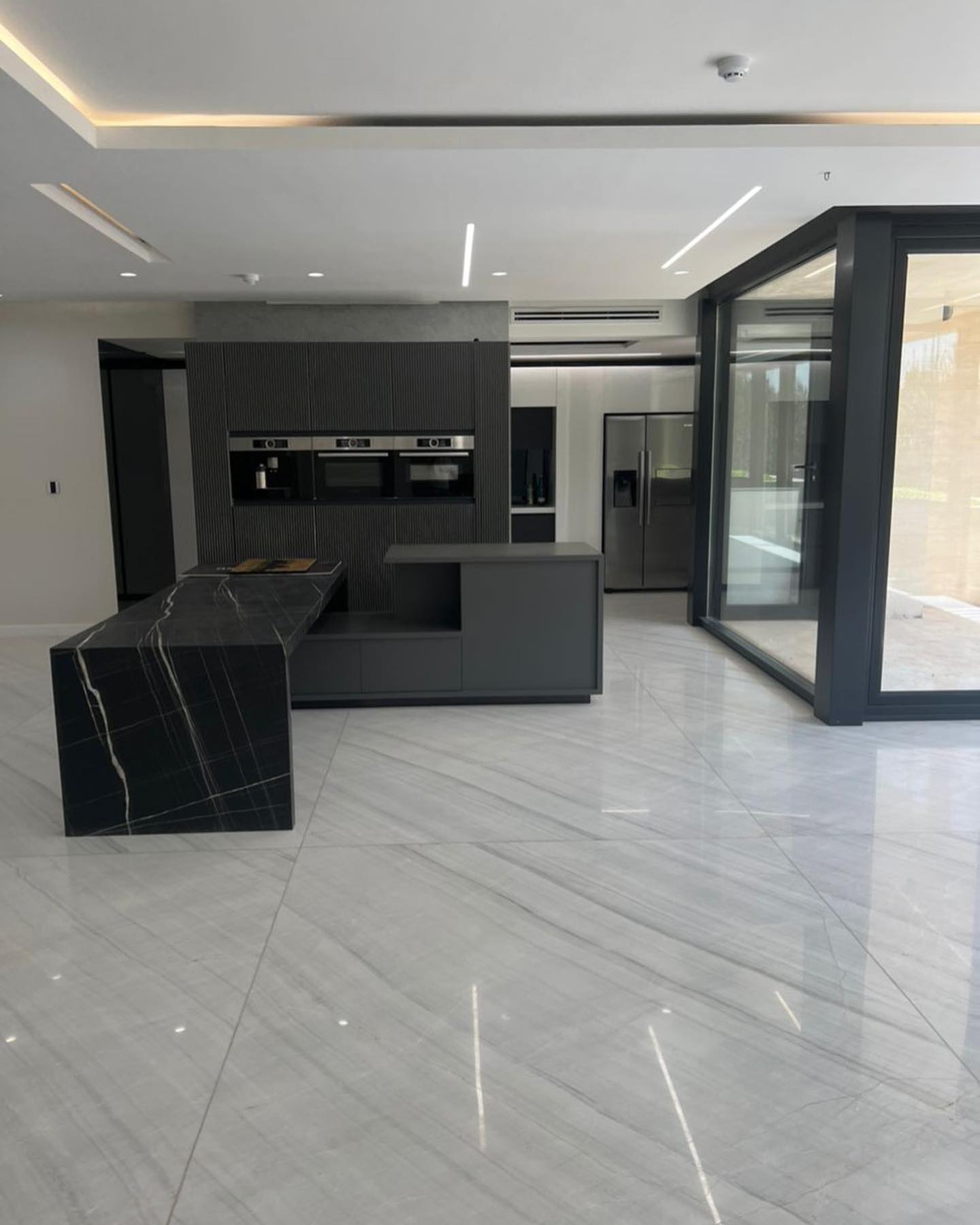 فرمانیه شرقی 270متر 3خواب مستر برج باغ فول مشاعات