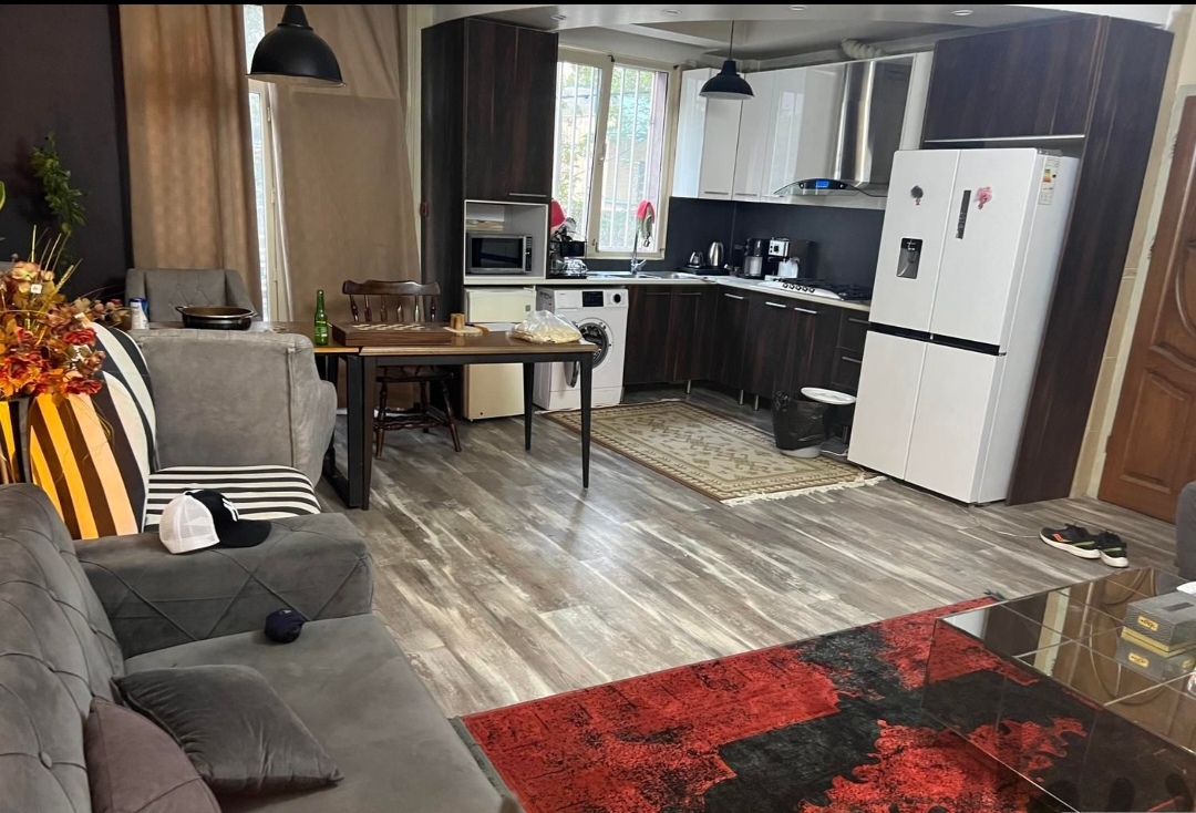 فروش آپارتمان 80 متر قلهک دو جهت نور