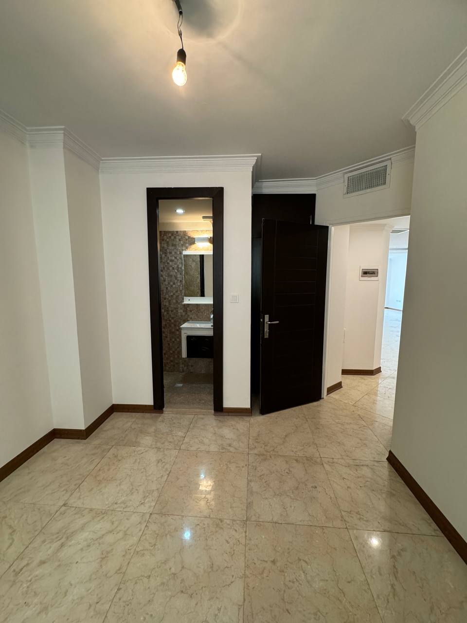 فروش آپارتمان 152 متر نیاوران 3 خواب 3 مستر 2 پارکینگه