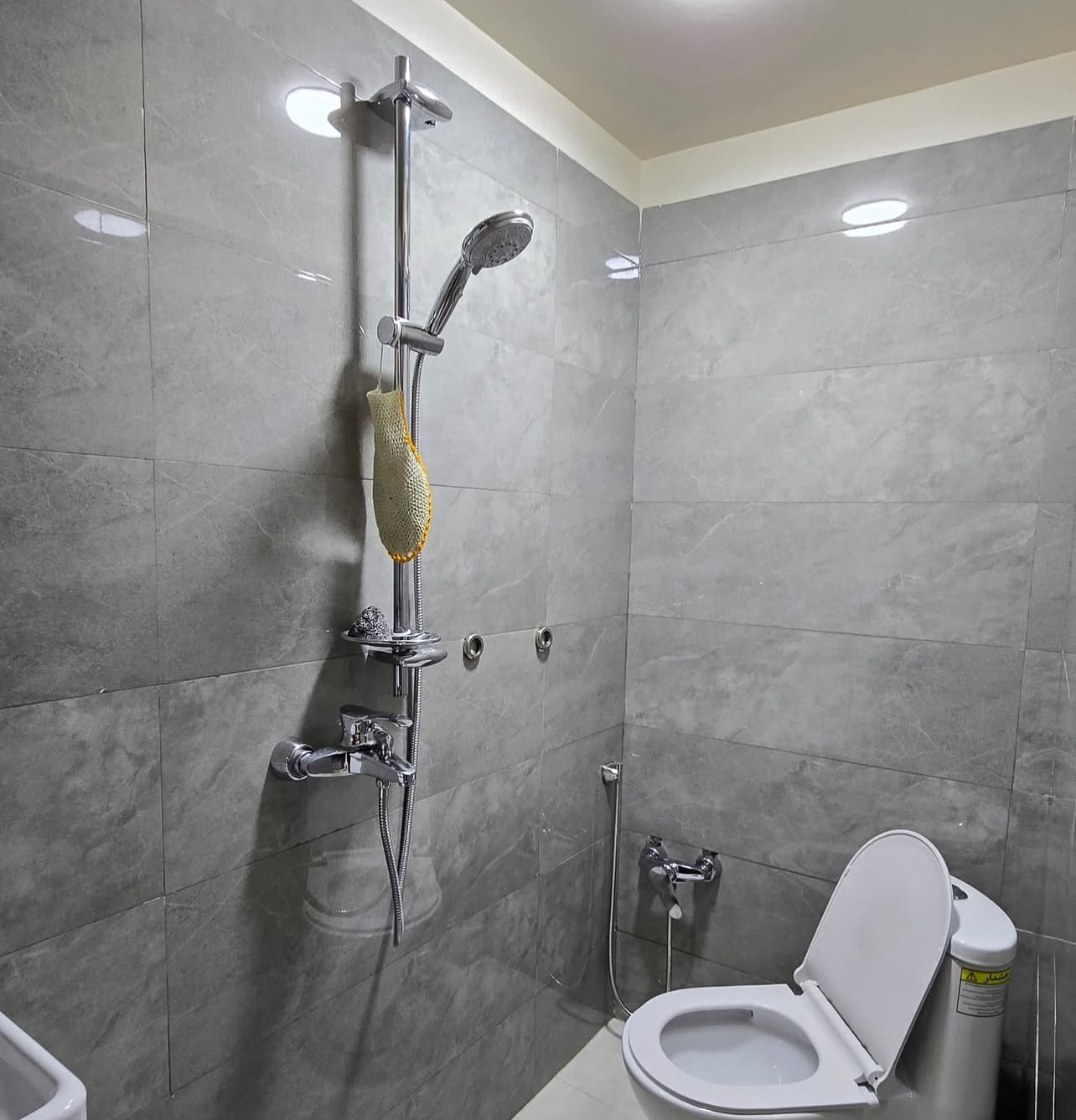 فروش 100 متر آپارتمان دیباجی جنوبی نورگیر مستقیم حیاط