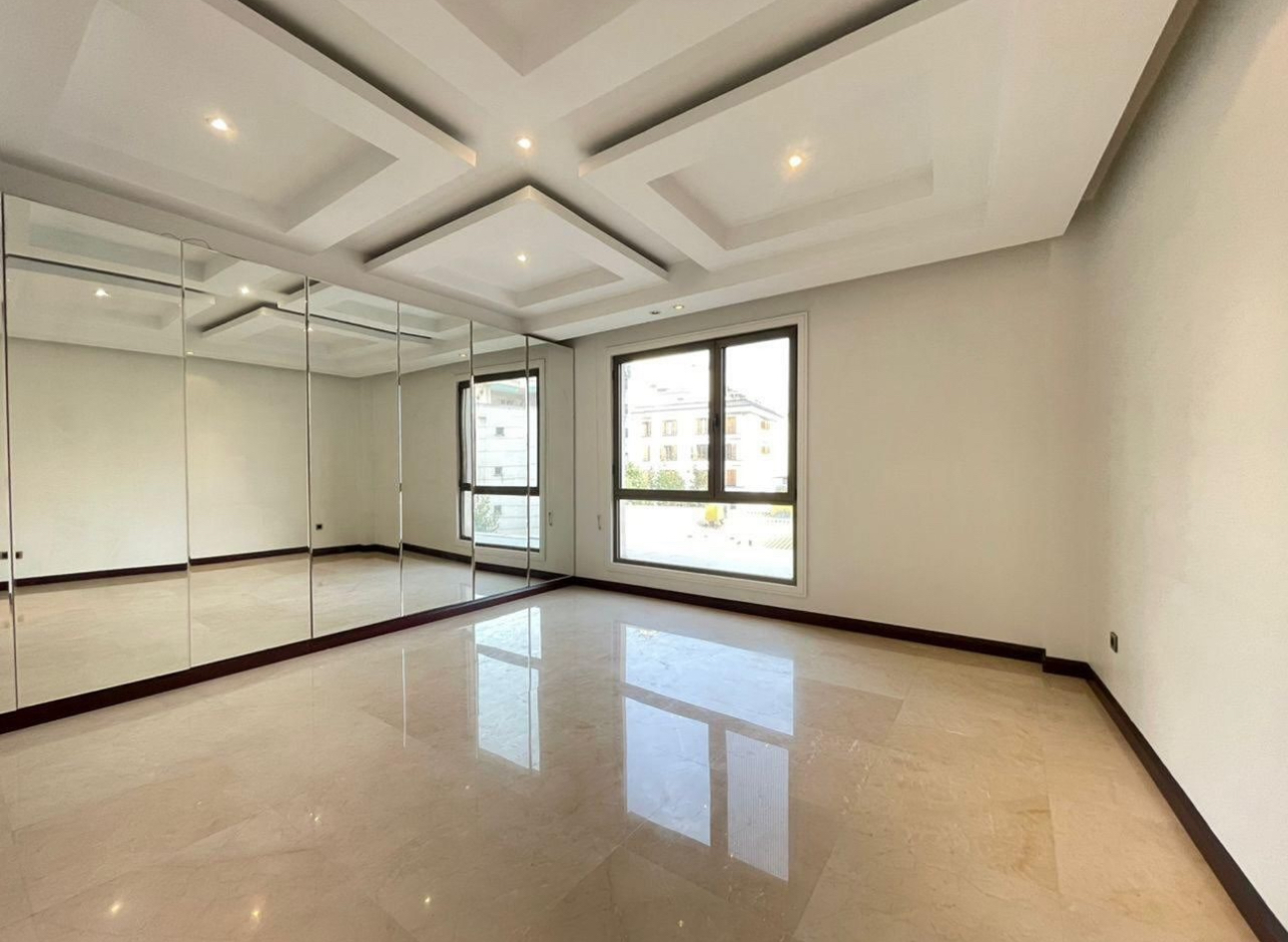 فروش آپارتمان 240 متر فرمانیه شرقی تاپ لوکیشن