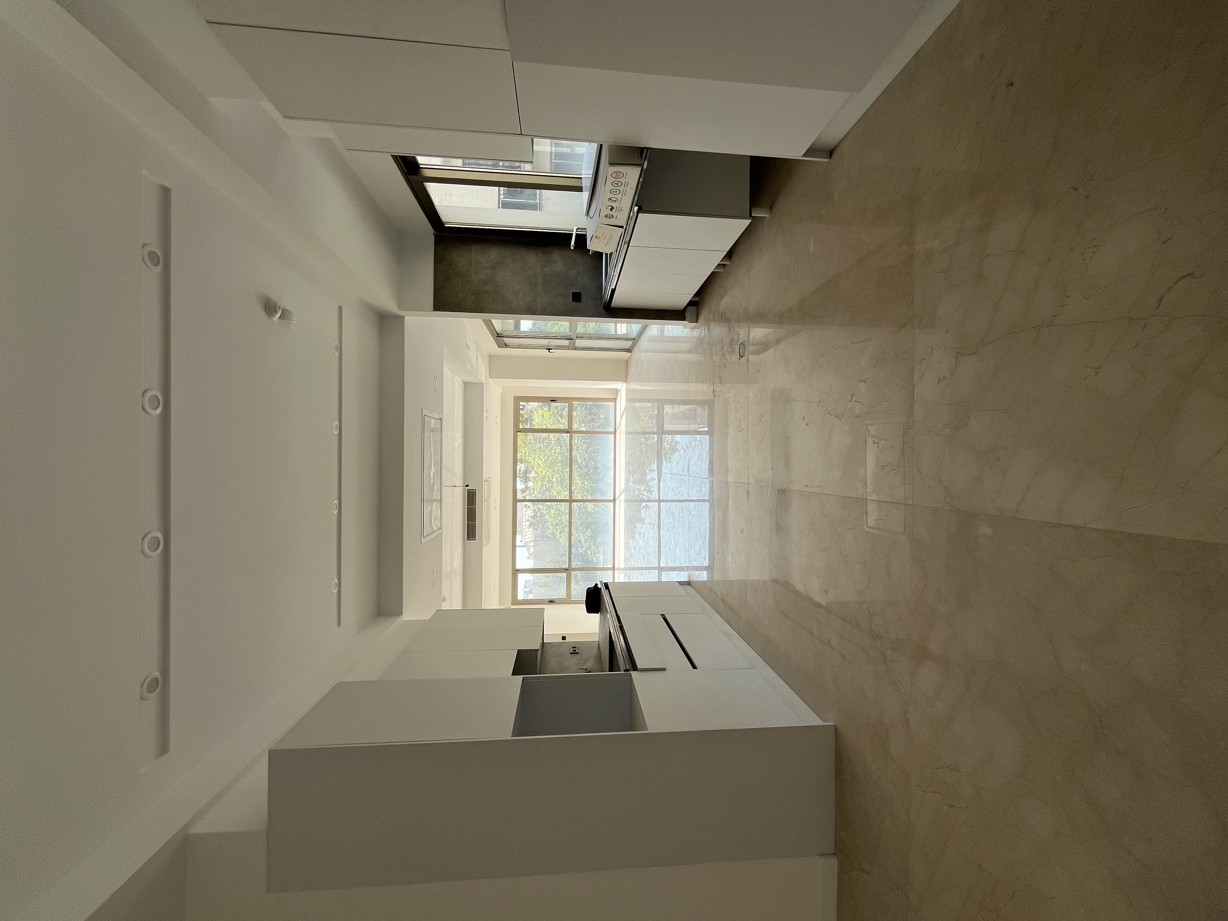 210 متر 3 خواب / نوساز کلید نخورده / فول مشاعات / نیاوران