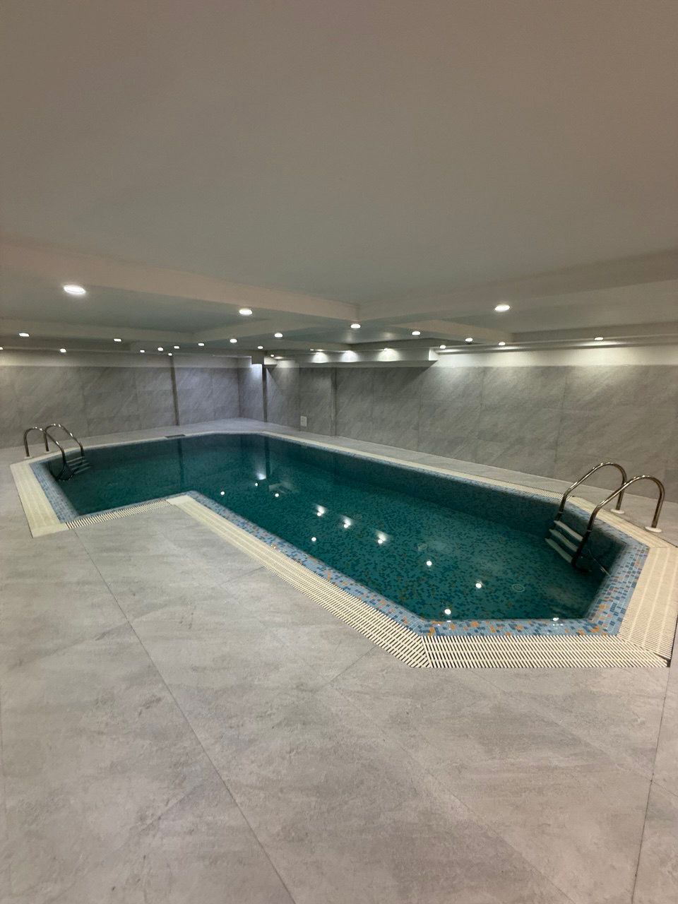 اجاره آپارتمان 175متر فرمانیه فول مشاعات