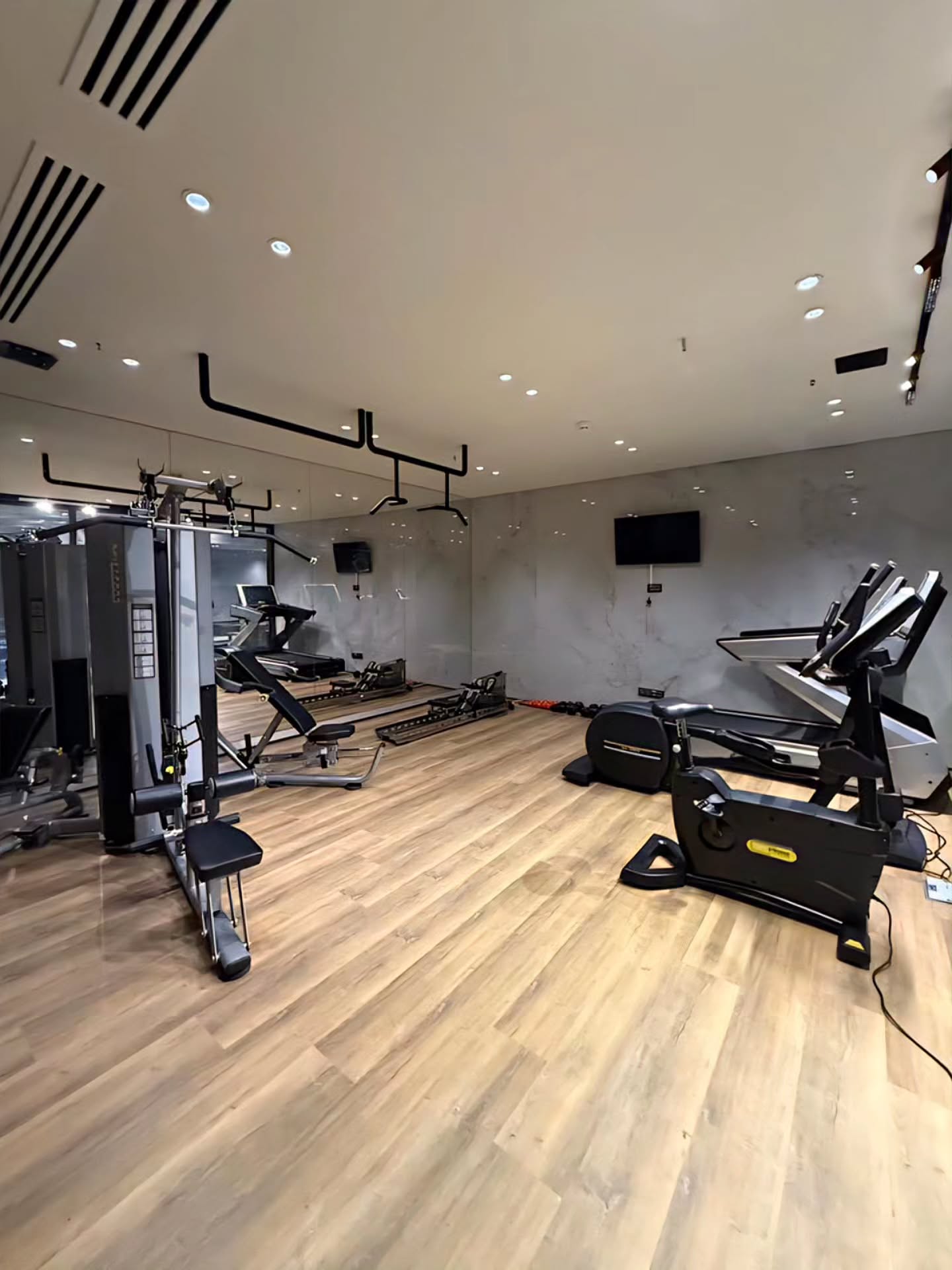 اجاره آپارتمان 195 متر آجودانیه فول بازسازی متریال اروپایی