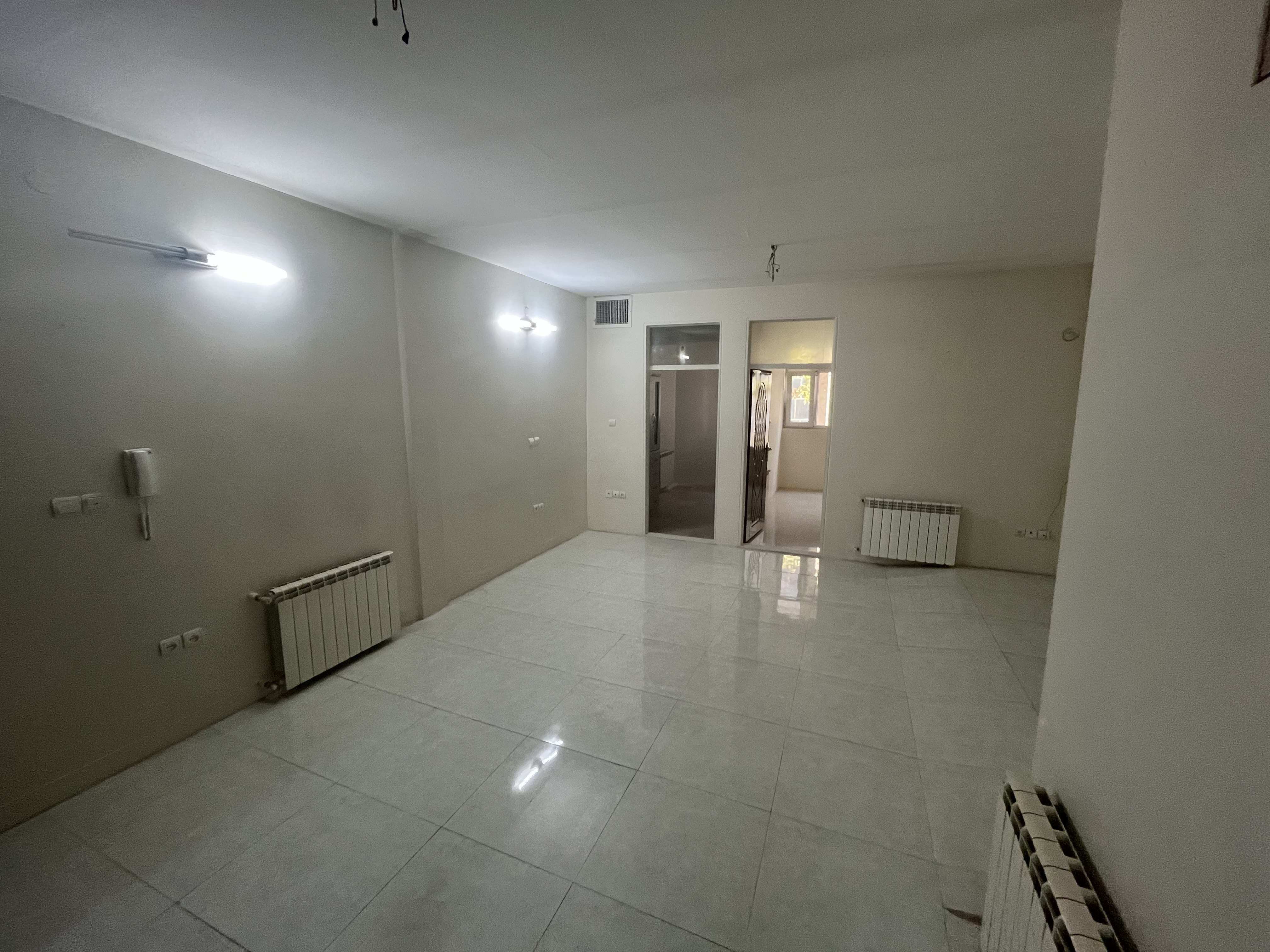 اجاره آپارتمان ، 65 متری ، 2 خواب ، میدان 18