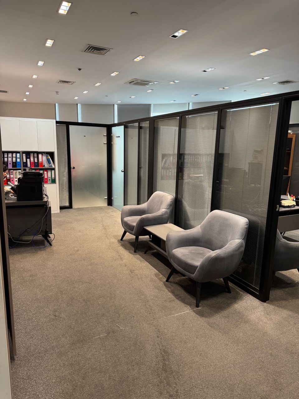 اجاره اداری 150 متر  اطلس مال