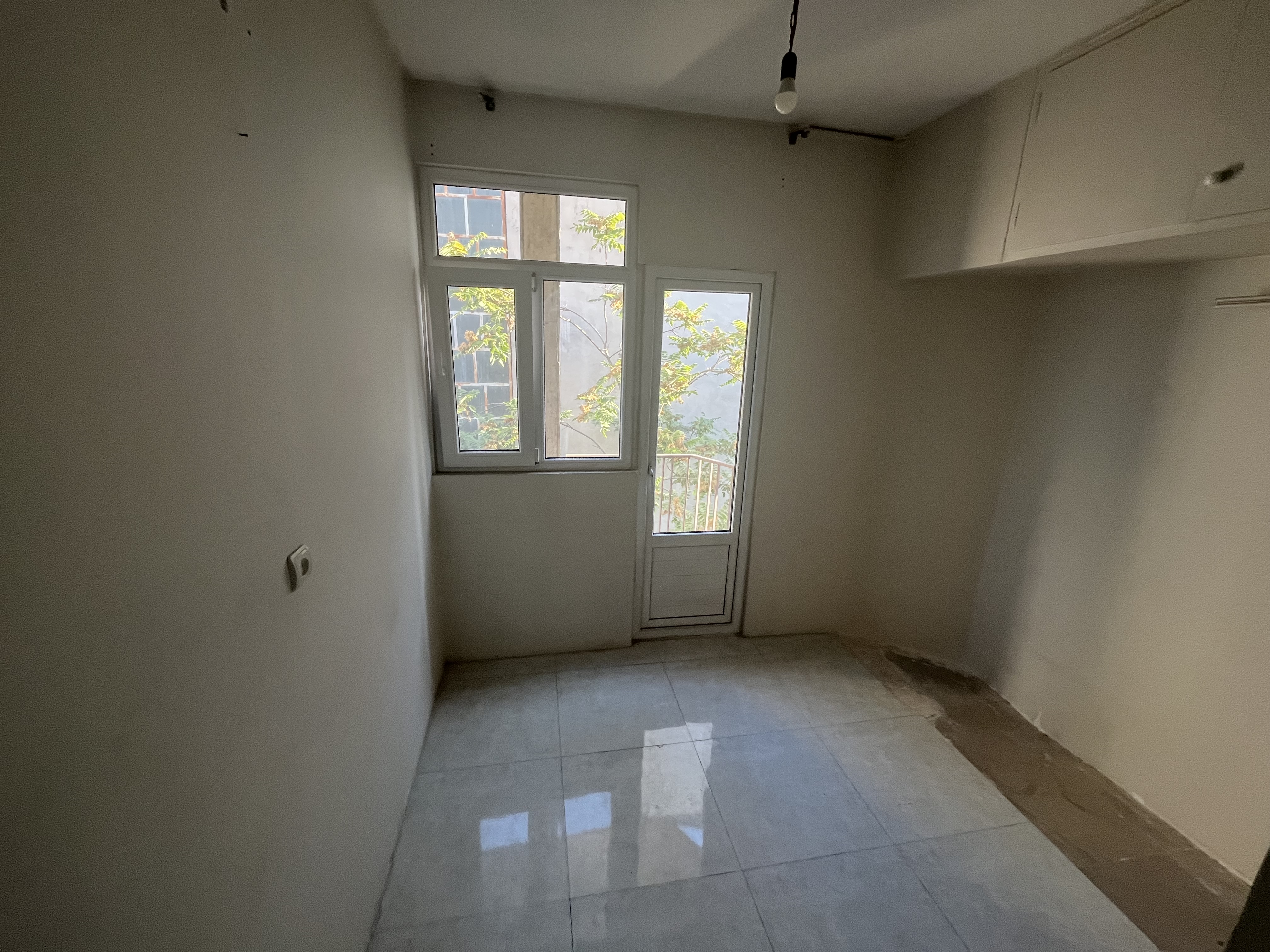 اجاره آپارتمان ، 65 متری ، 2 خواب ، میدان 18