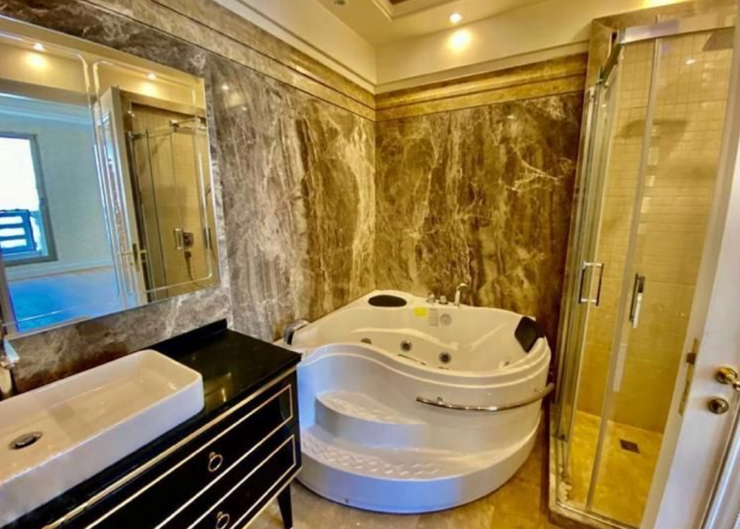 115 متر در جهان‌تاب