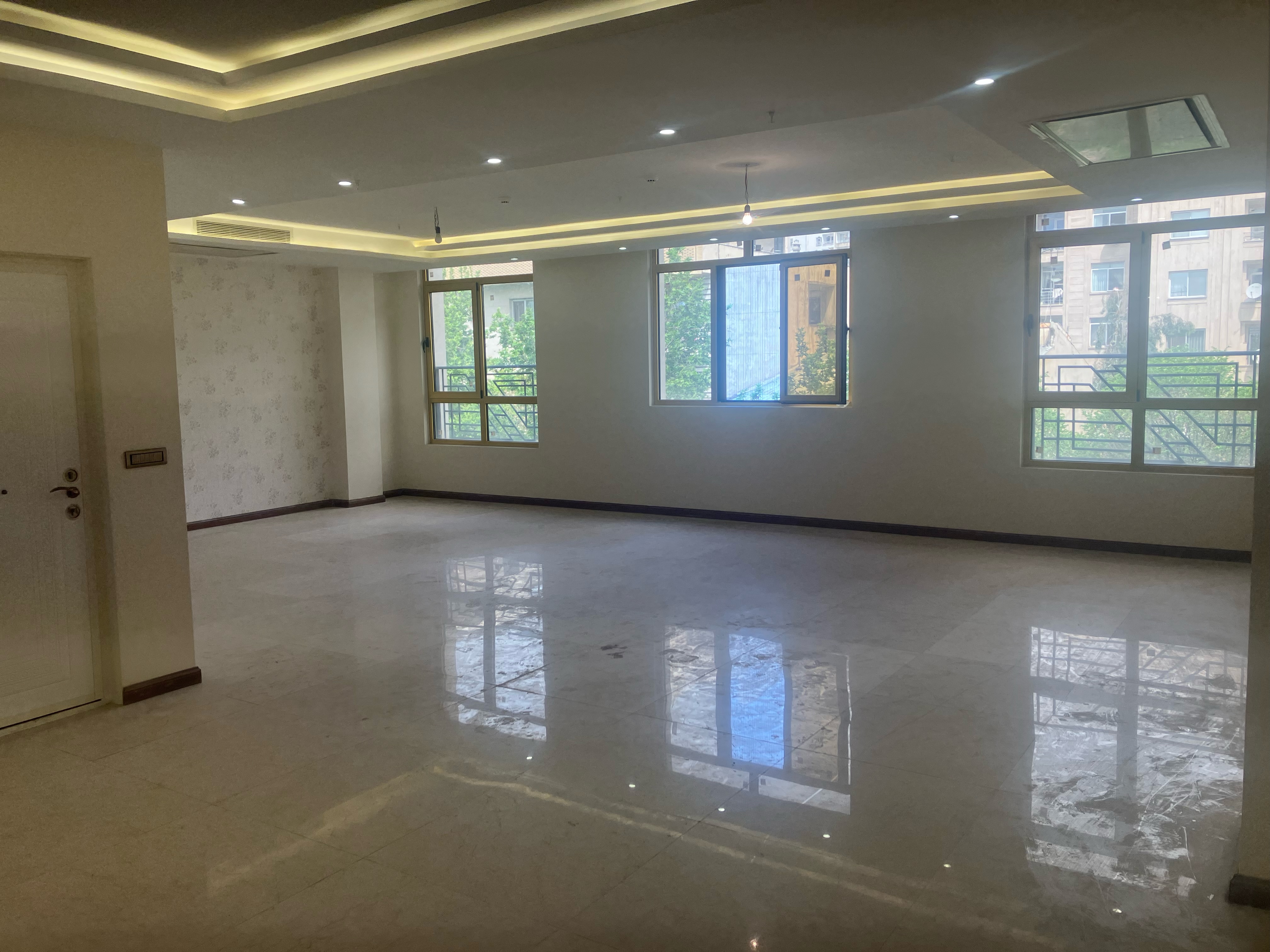اجاره آپارتمان ٢٢٠ متر قیطریه جکوزی در واحد