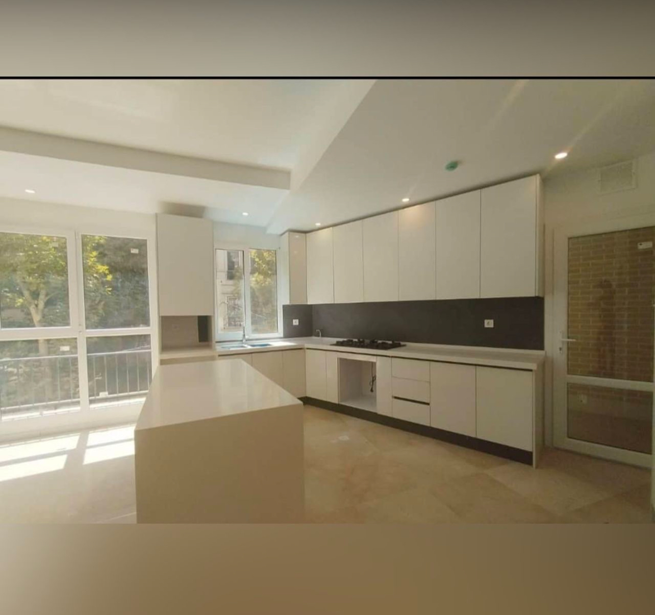فروش آپارتمان 8 طبقه تک واحدی غرق نور تاپ لوکیشن دولت