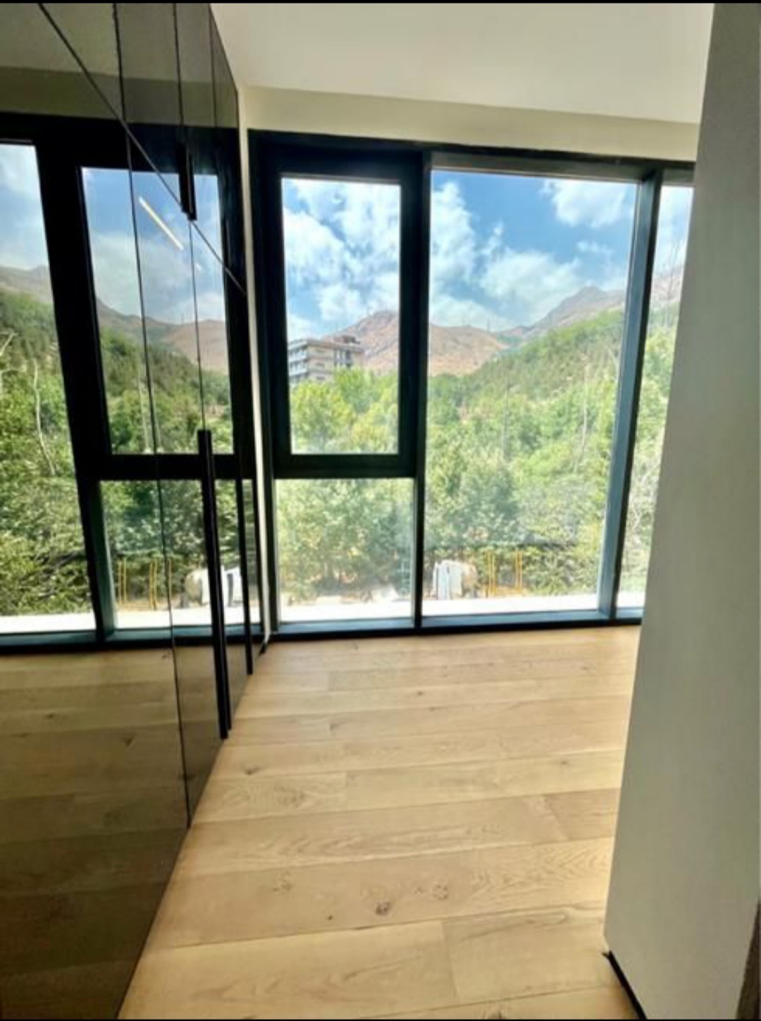 نیاوران برجباغ ابر لاکچری 256 مدرن لوکیشن اول ویو 42 متر تراس