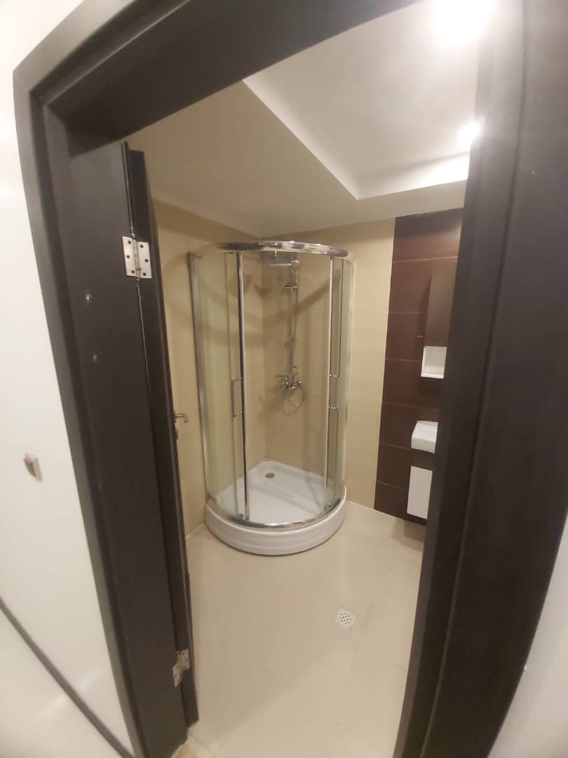 فروش آپارتمان 150 متر آپارتمان غرق در نور مستقیم