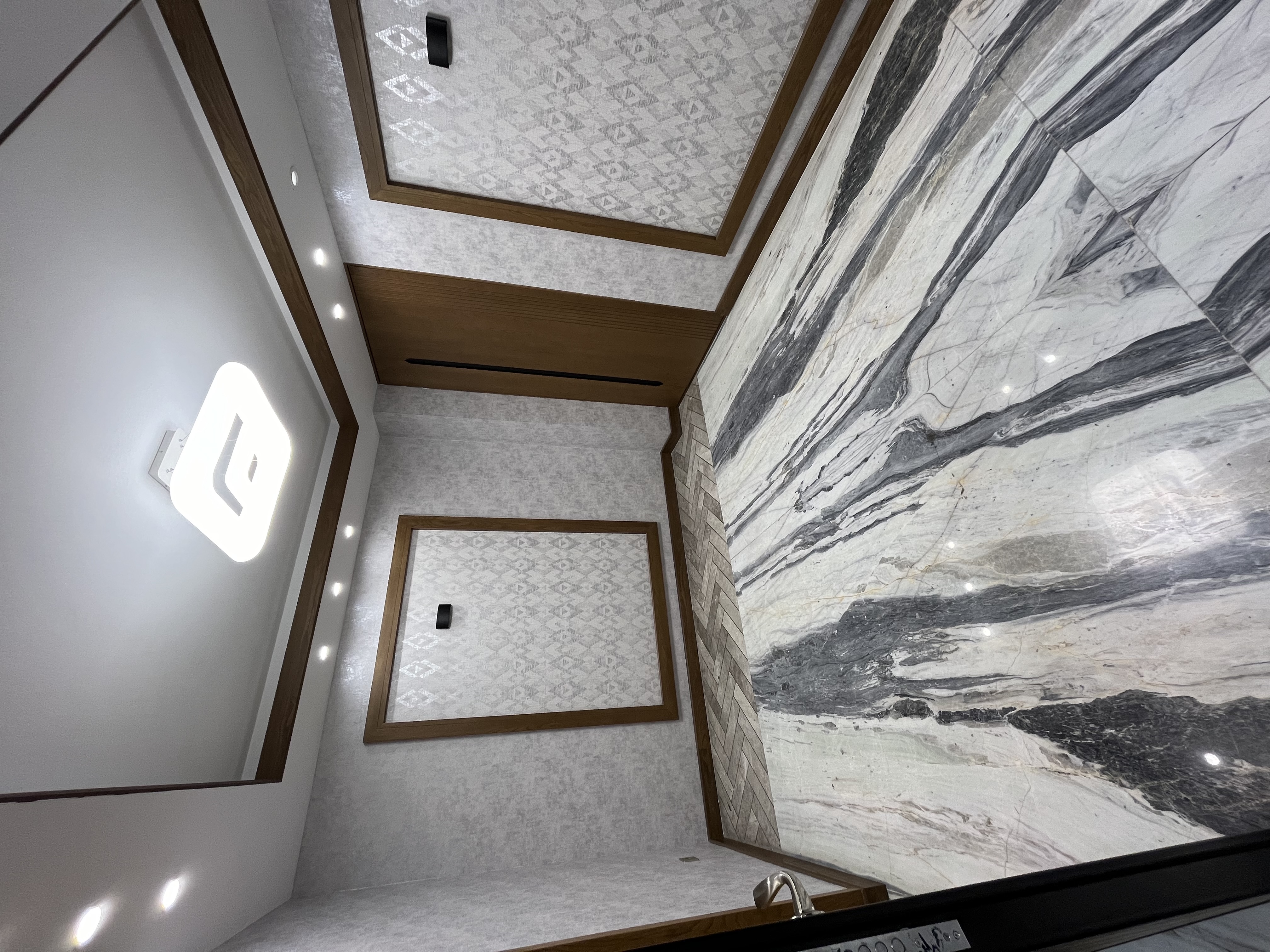 فروش آپارتمان 155 متر دیباجی نوساز با 2 پارکینگ سندی