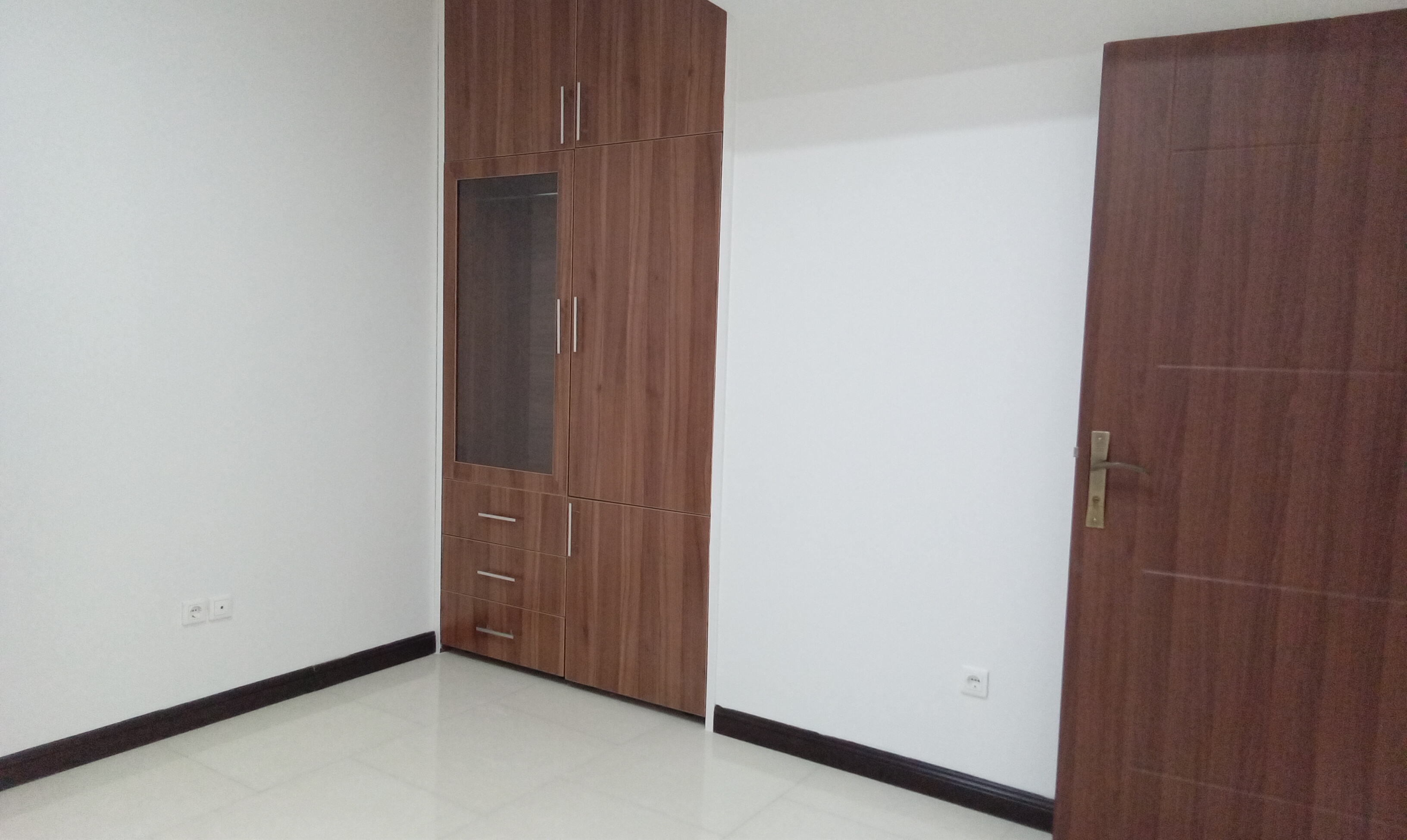 108متر دوخواب امکانات کامل