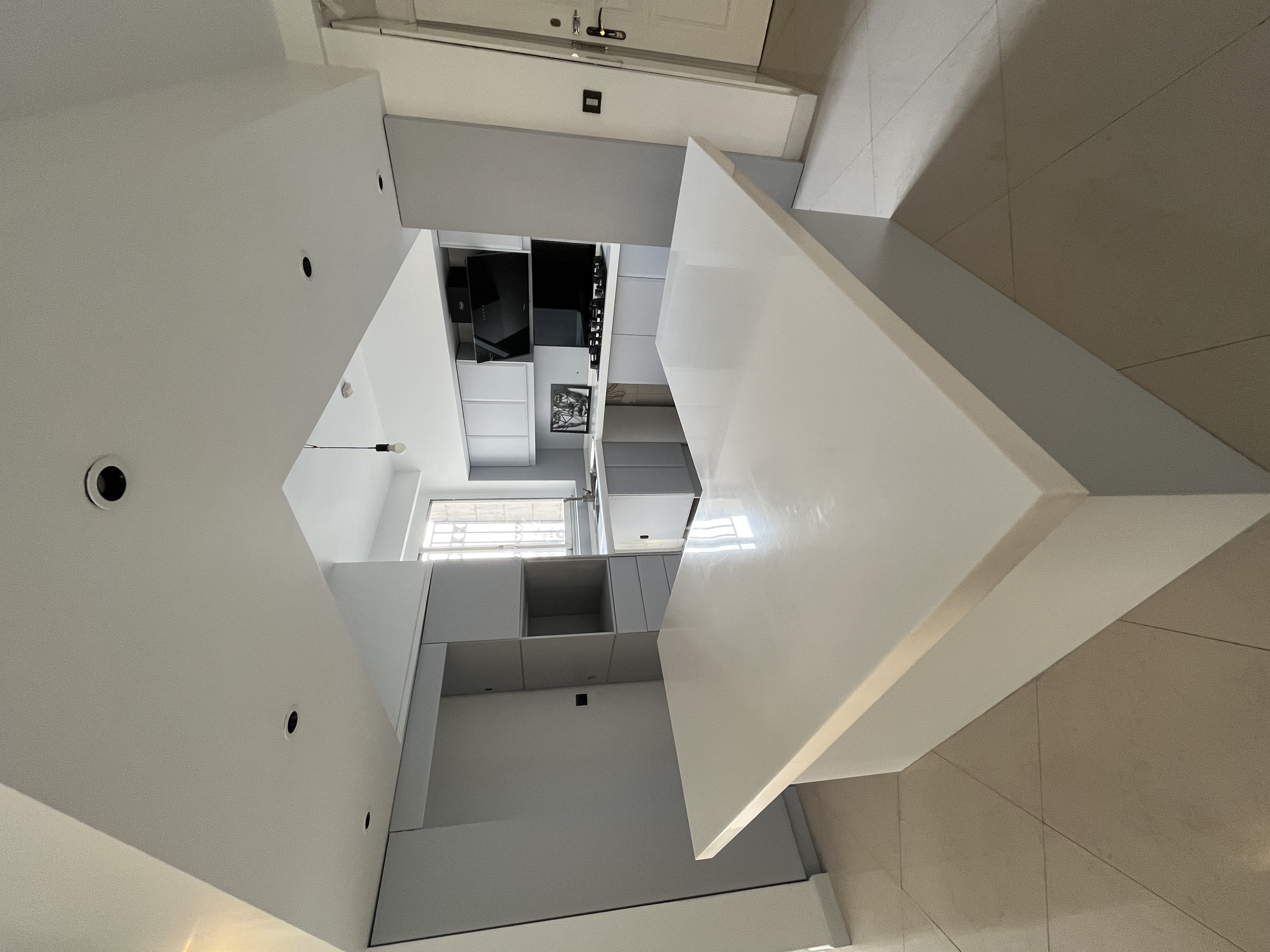 فروش آپارتمان 110 متر فول بازسازی شده طبقه 5 با 40 متر سوئیت مجزا در جهانتاب